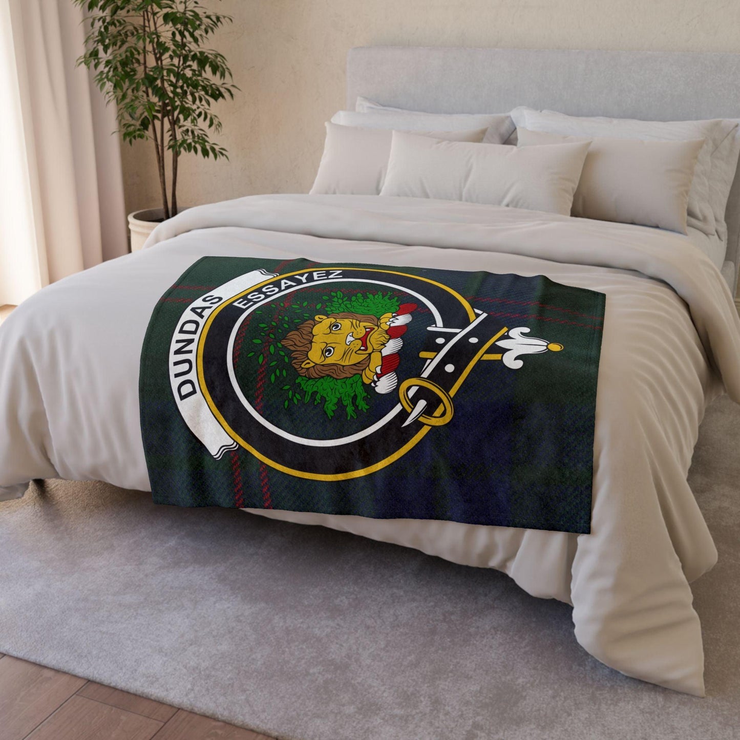 Dundas Clan Tartan Blanket – Scottish Crest Throw