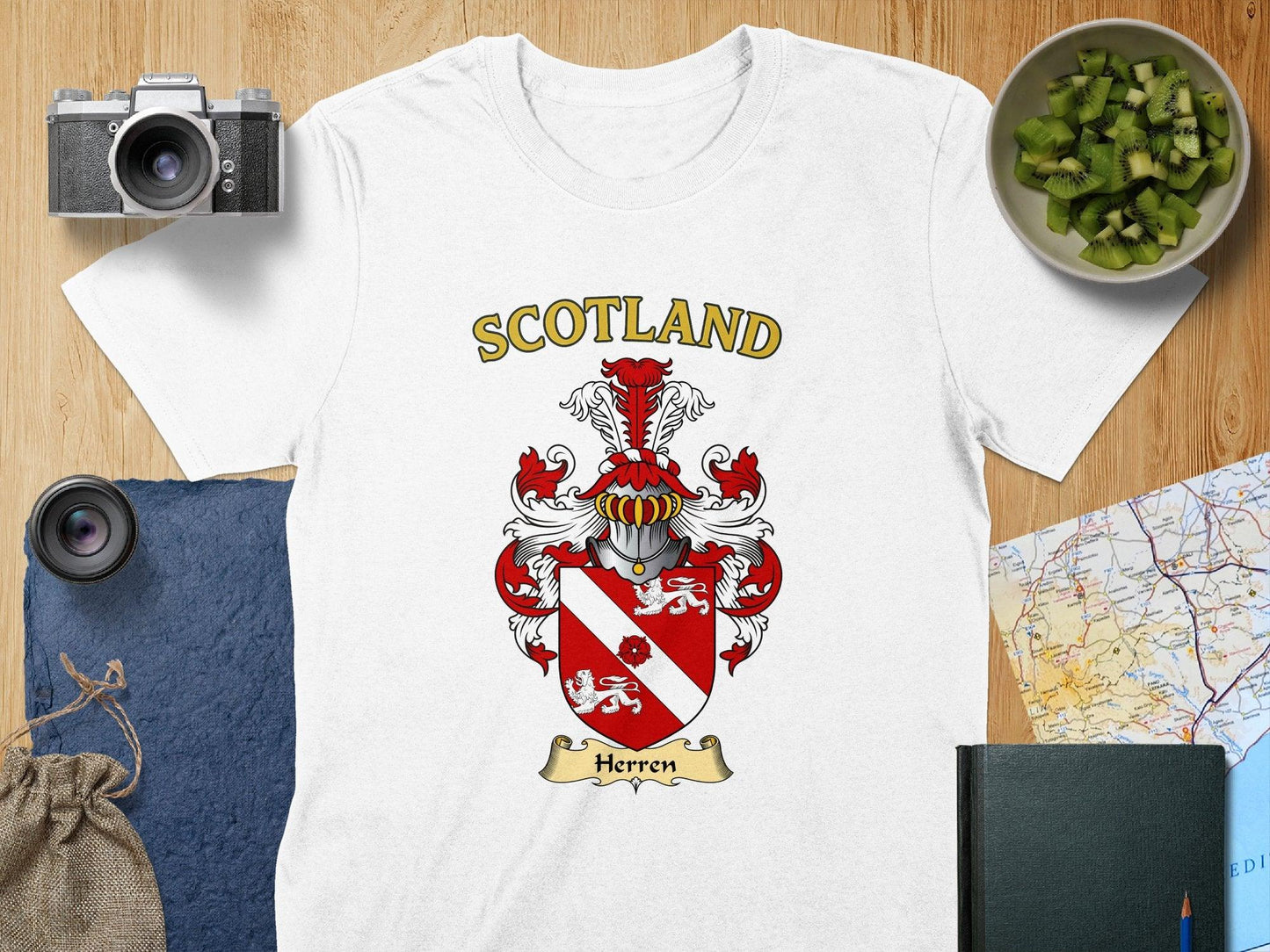 Scotland Herren Crest with Family T-Shirt product
