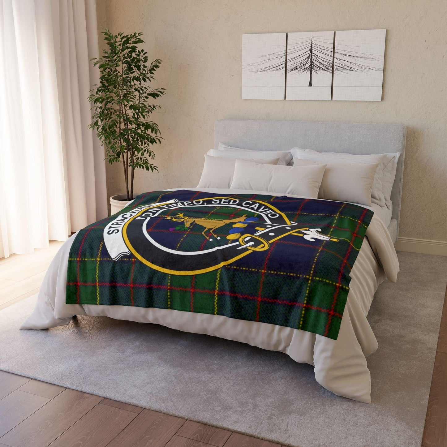 Strachan Clan Tartan Blanket – Scottish Crest Throw