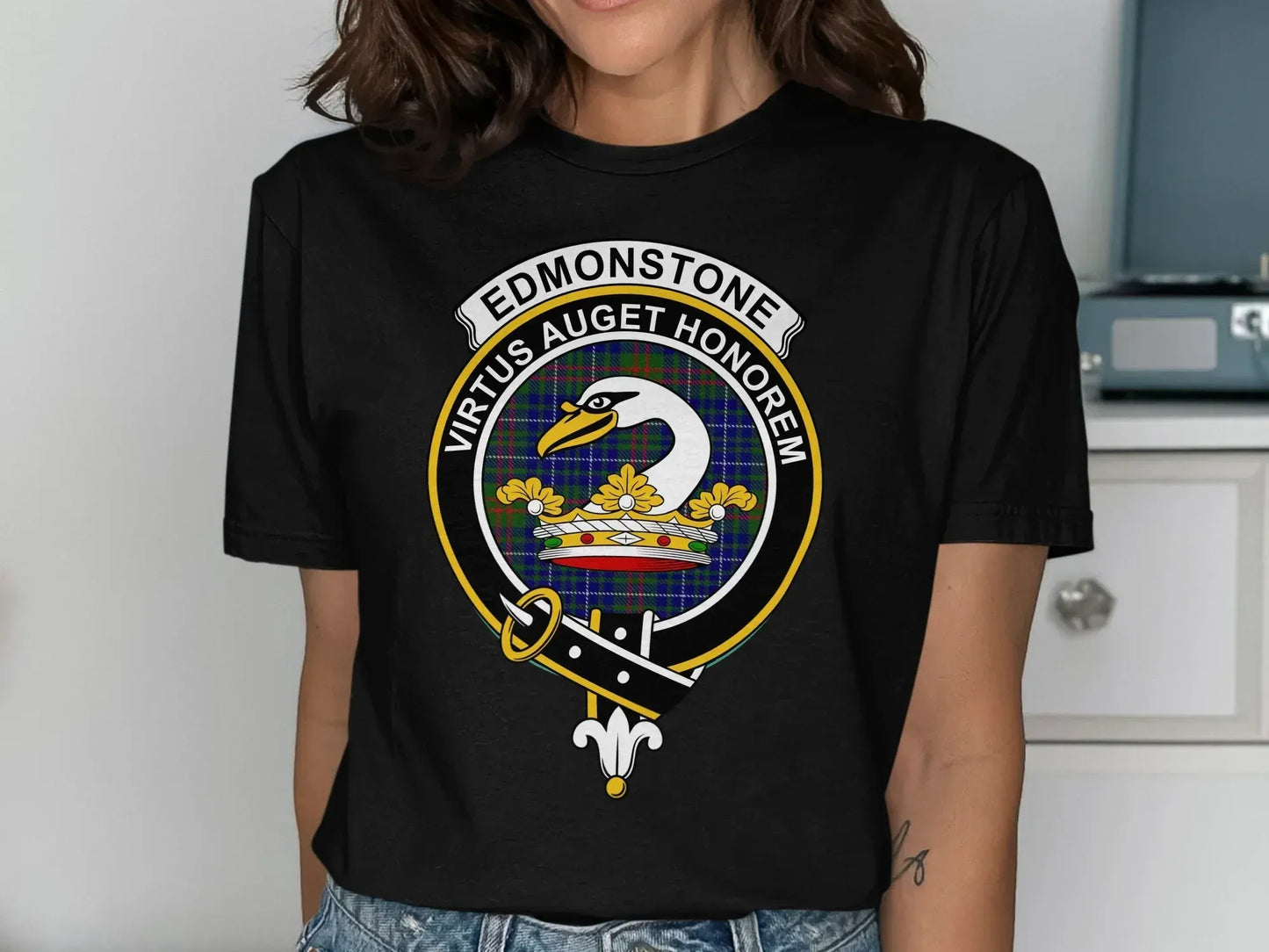 Edmonstone Virtus Augent Honorem Graphic Shirt product type