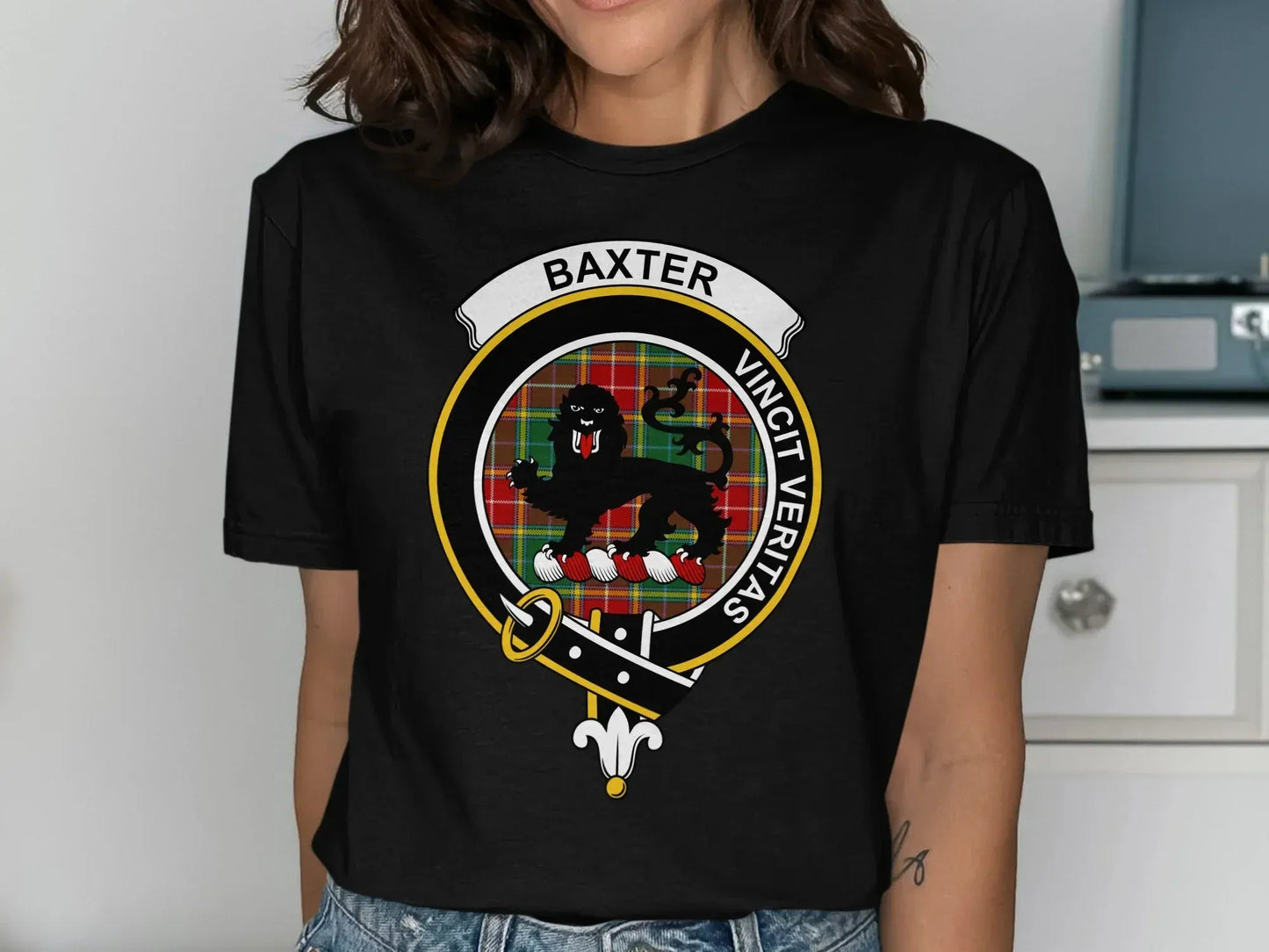 VINCIT VERITAS Baxter Crest Lion Graphic Shirt product