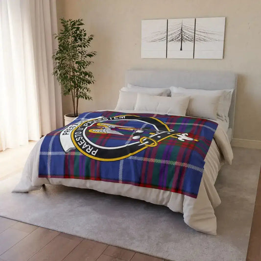 Luxurious Tartan Plaid Blanket with Clan Crest for Cozy Nights