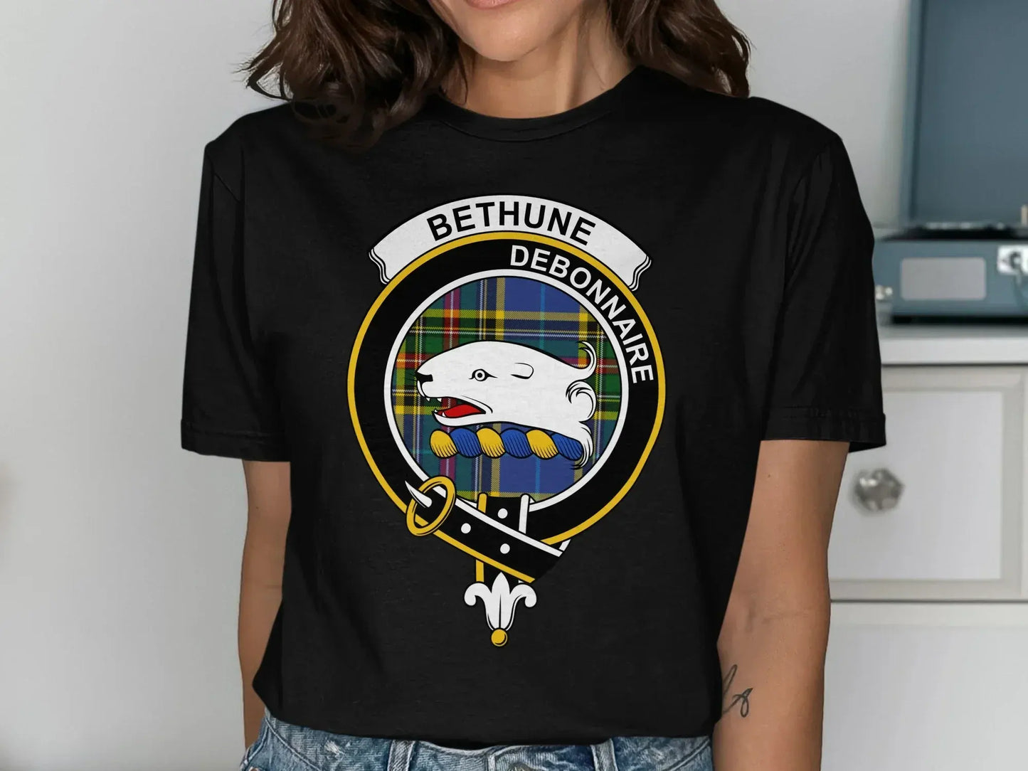 Bethune Debonnaire Clan Crest T-Shirt product