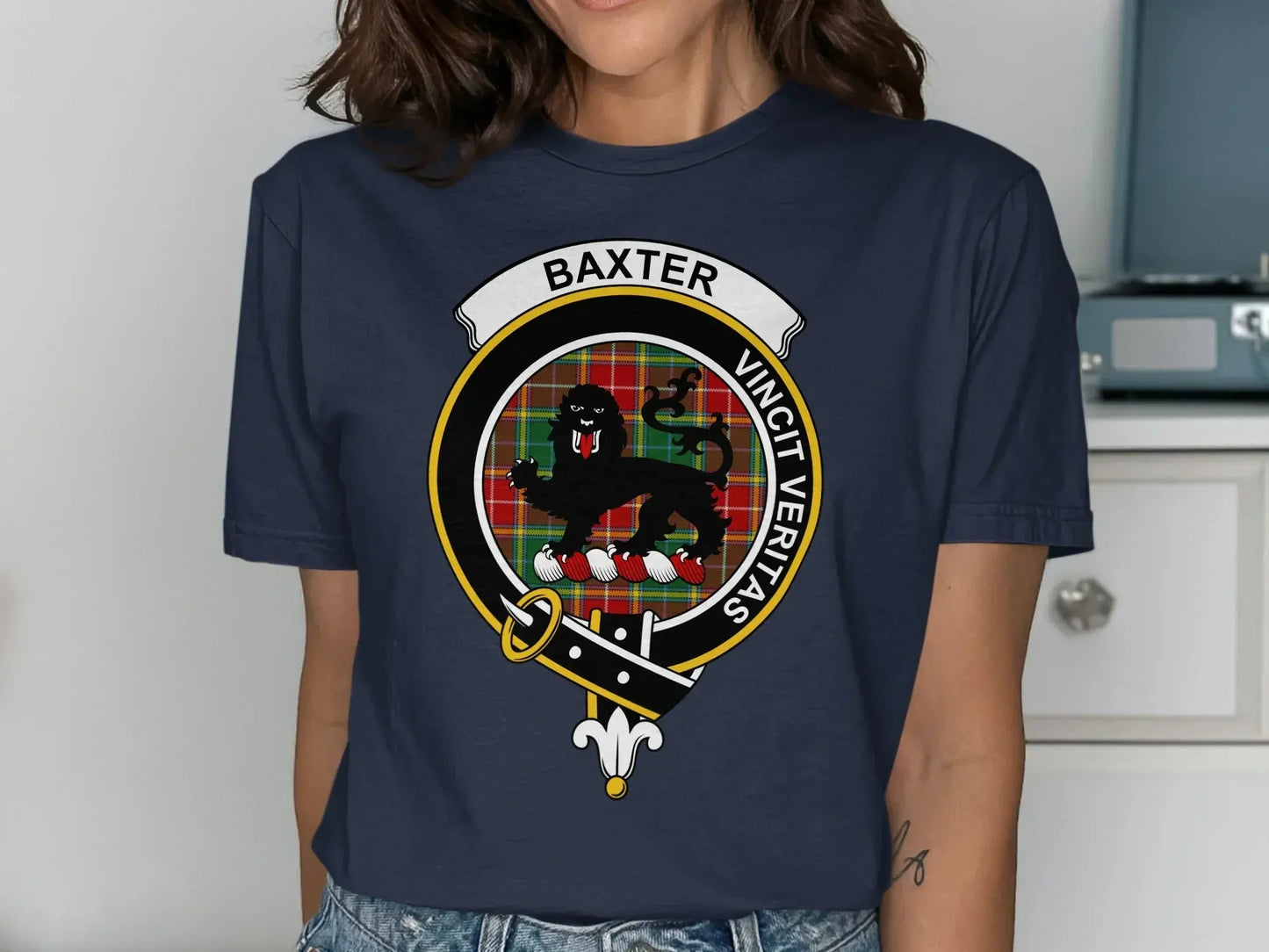 Baxter Vincit Veritas Family Crest T-Shirt product type