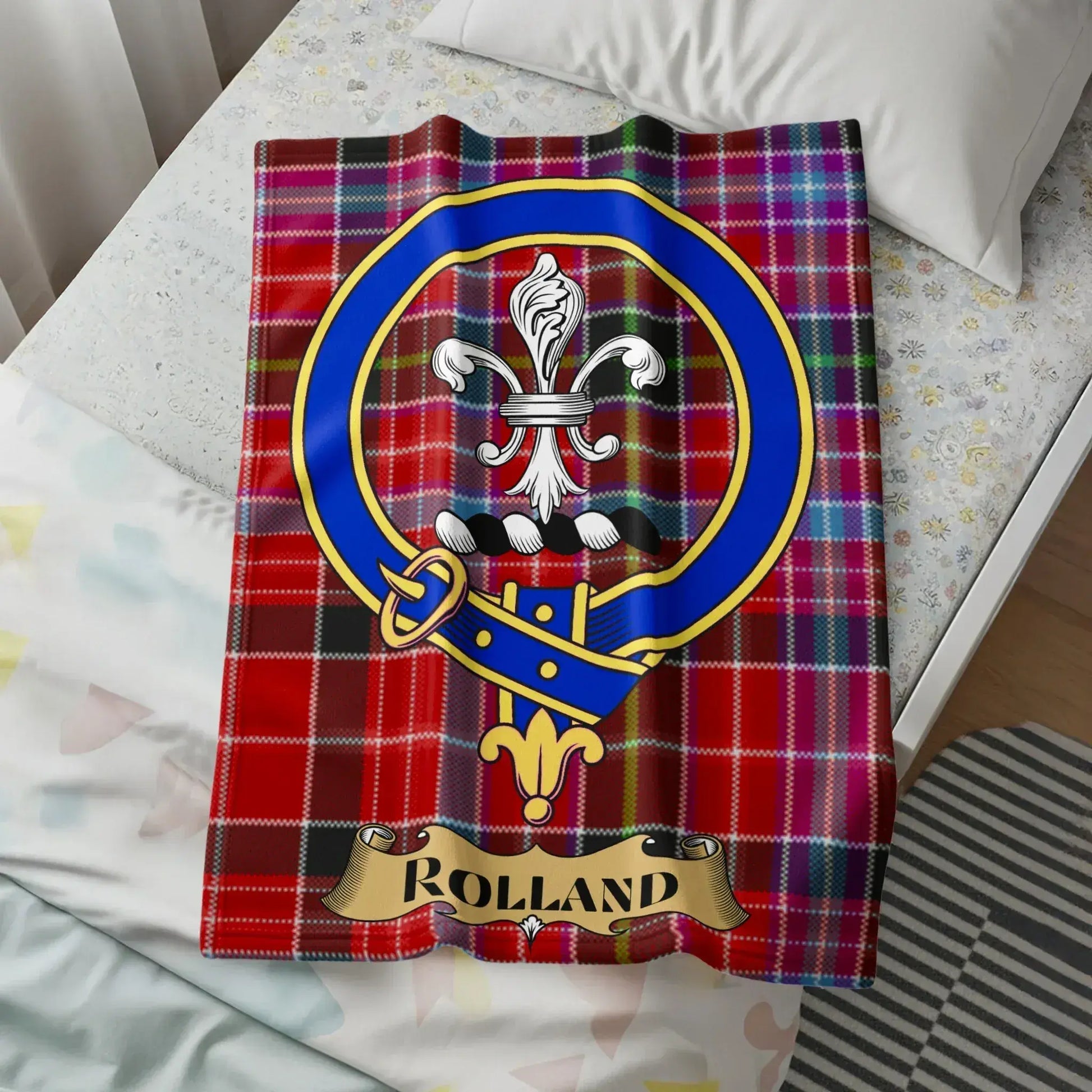 Rolland Plaid Pattern Banner with Clan Crest product type