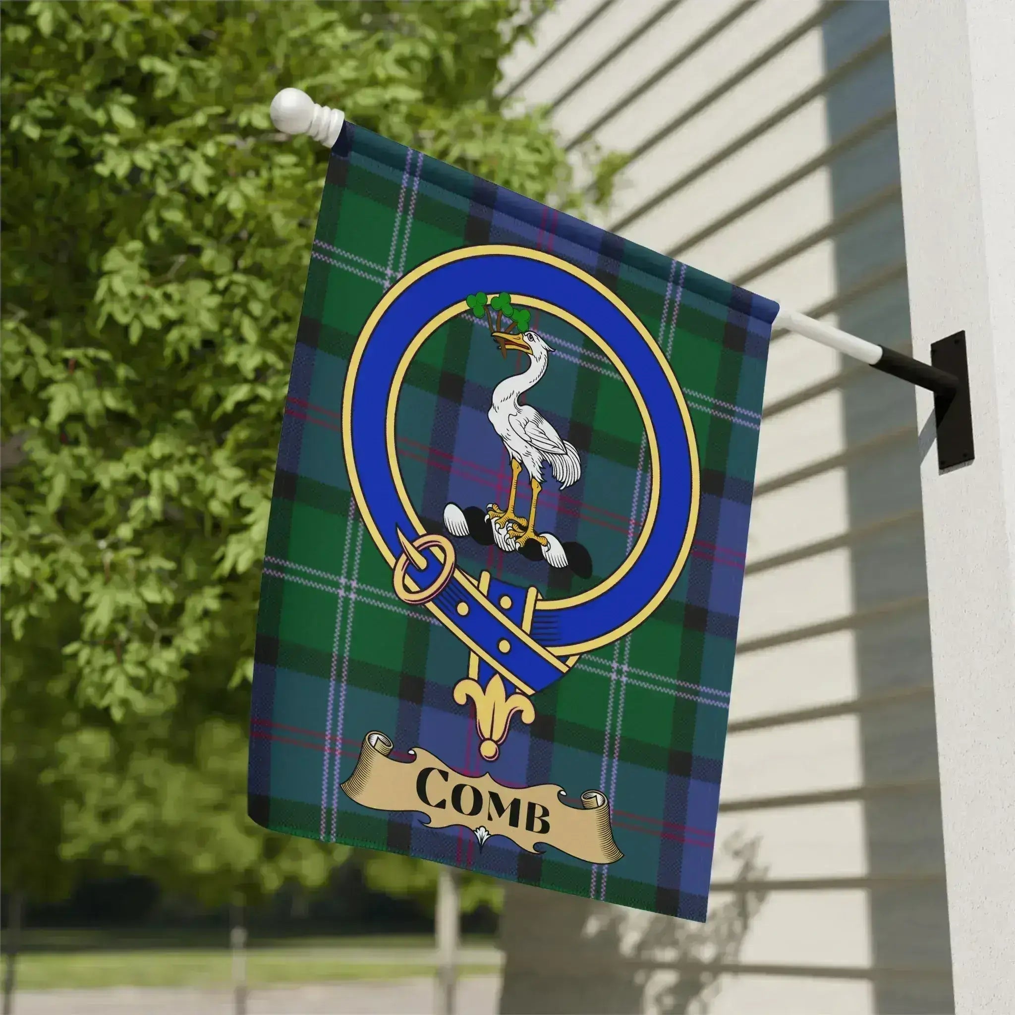 Comb family crest tartan garden flag, a Clan MacThomas associated Scottish heritage gift