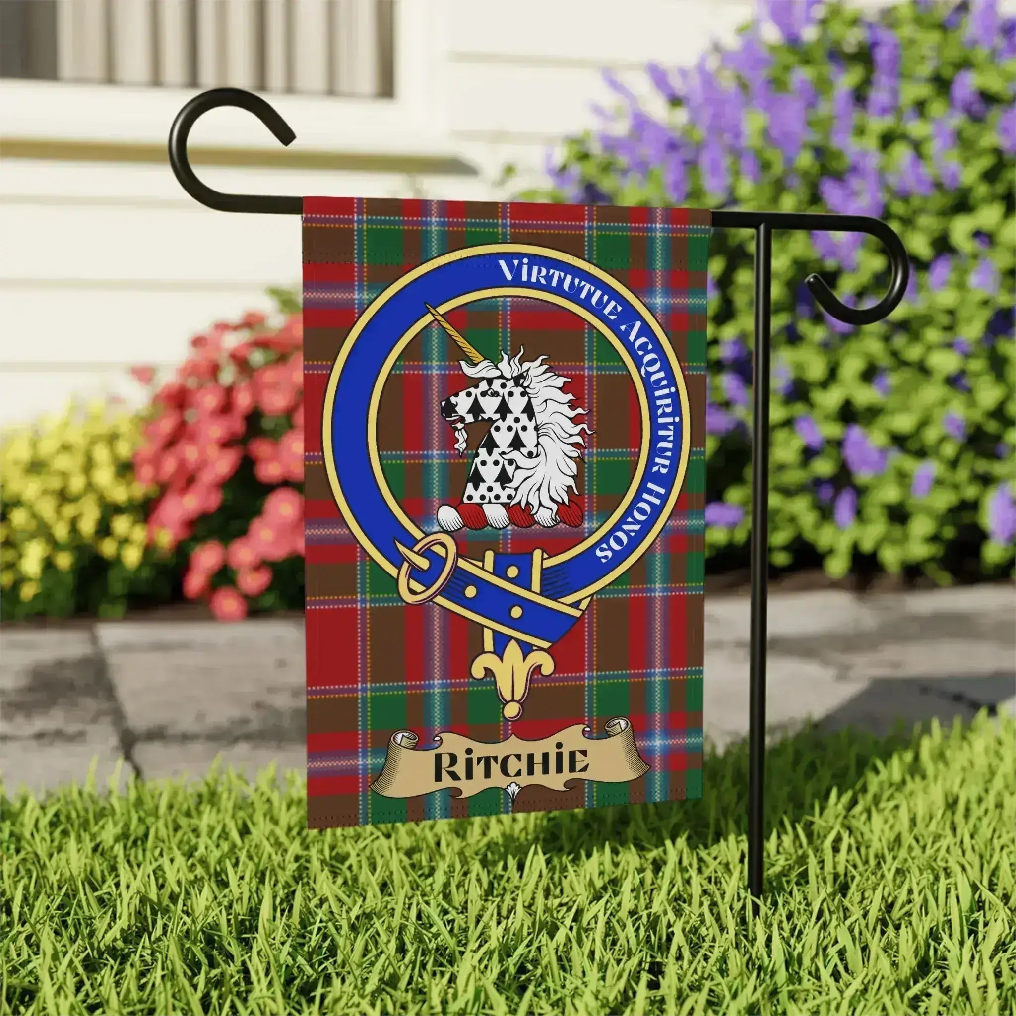 Clan Ritchie Scottish tartan crest garden flag, a heritage keepsake for the Ritchie surname connected to Clan Mackintosh and Clan Chattan