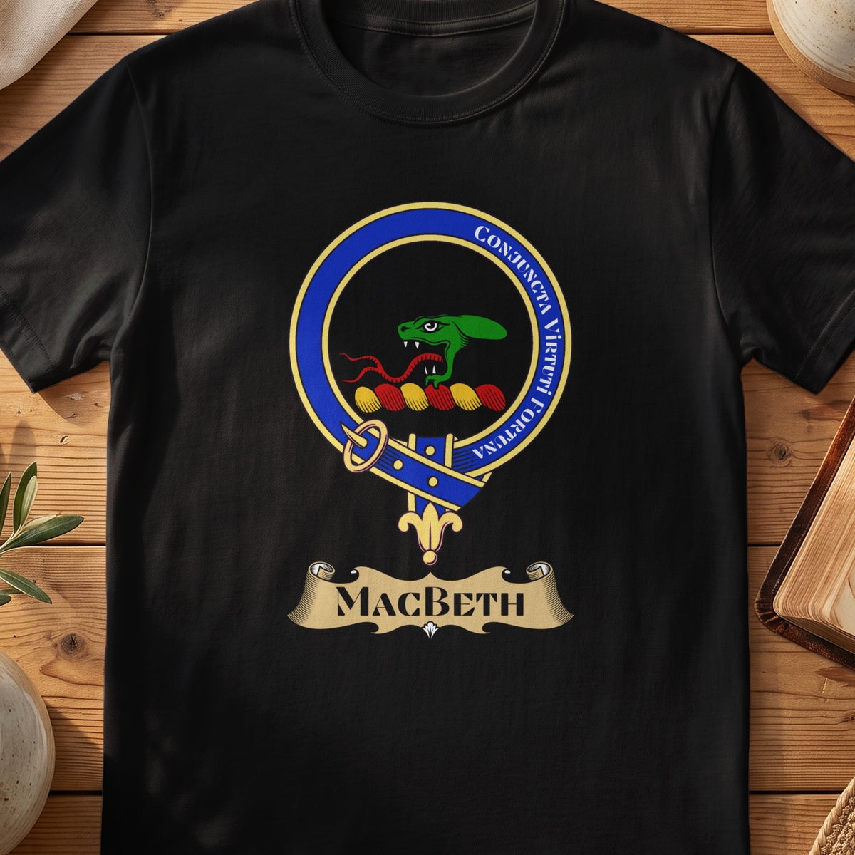 MacBeth Scottish clan crest T-shirt in black