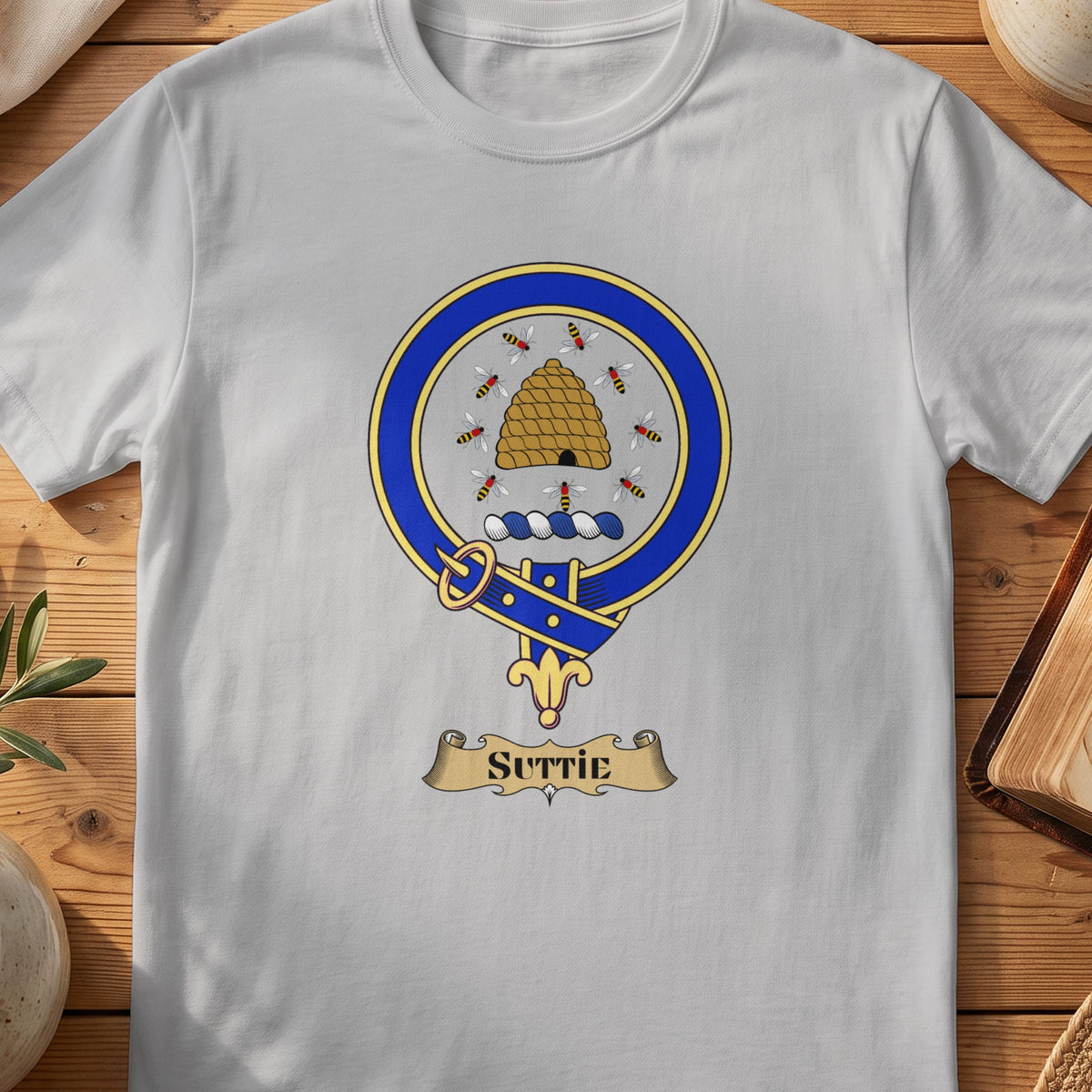 Suttie Scottish clan crest T-shirt in Sport Grey