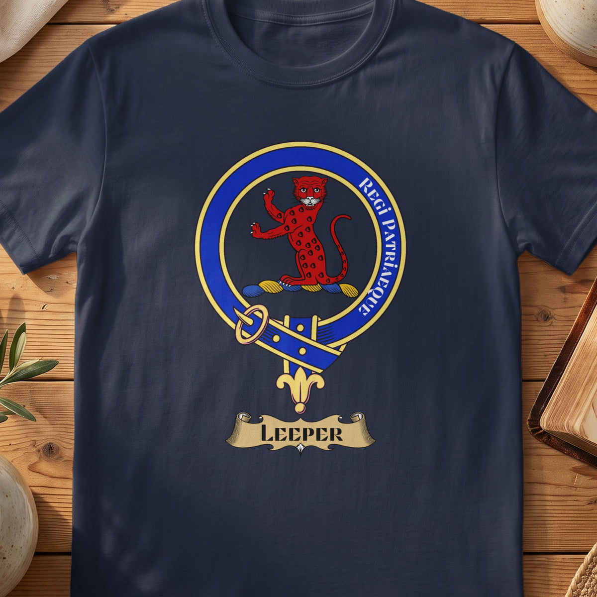 Leeper Scottish clan crest T-shirt in navy