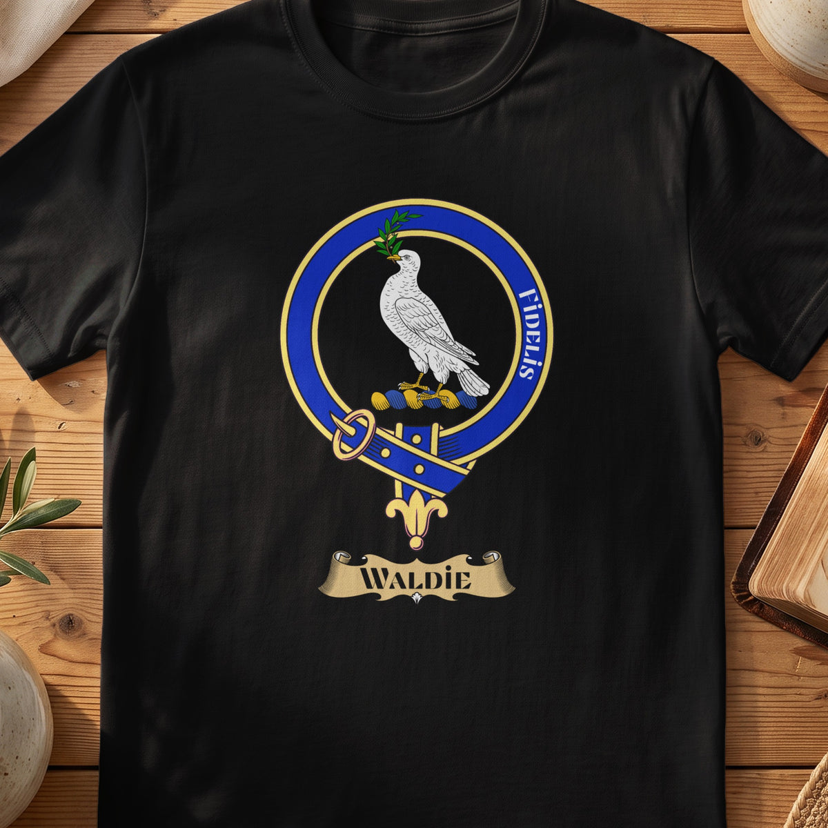 Waldie Scottish clan crest T-shirt in Black
