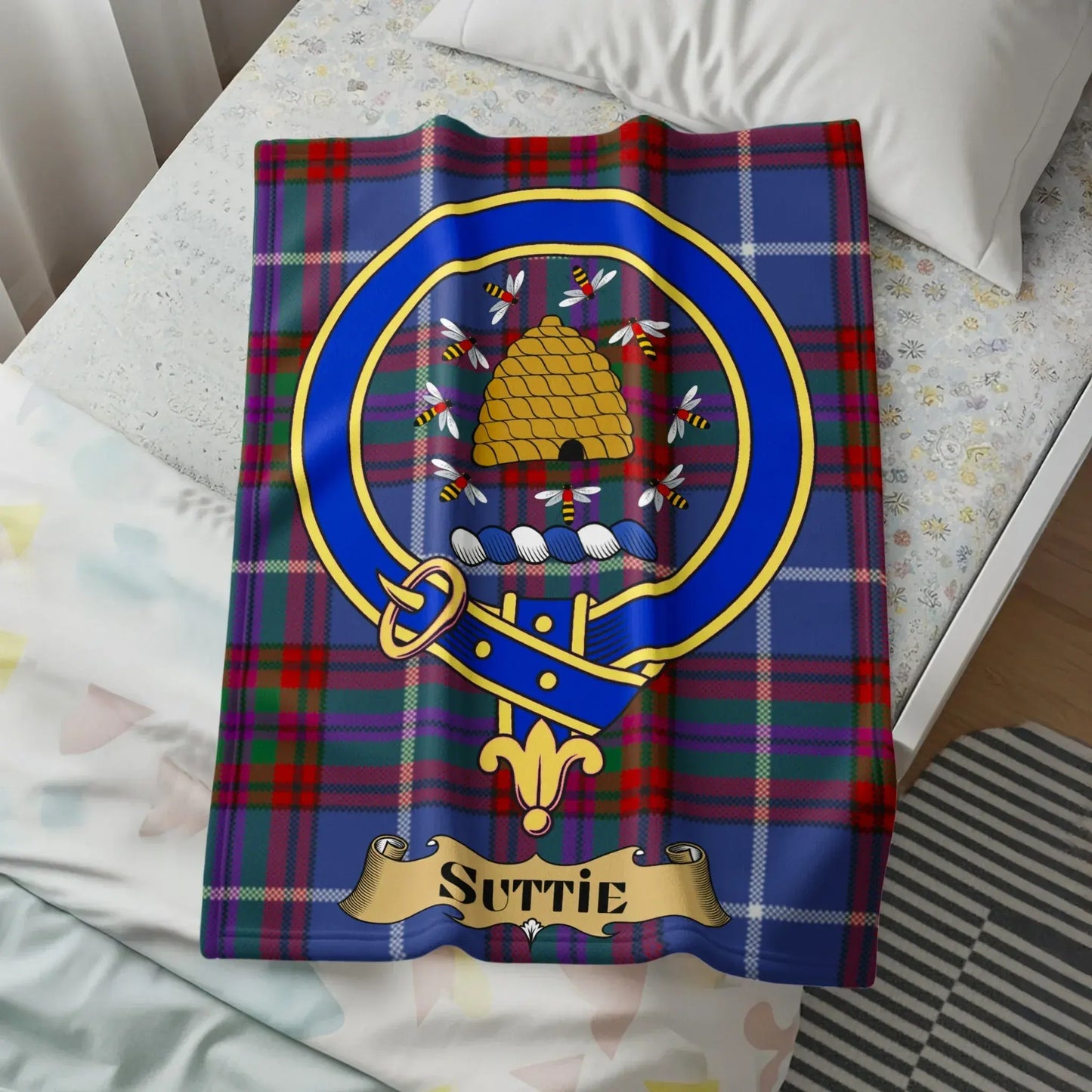 Suttie Clan Tartan Crest Design Fleece Blanket product