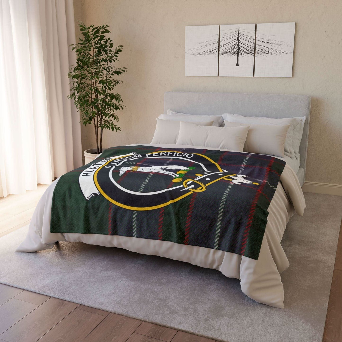 Hunter Clan Tartan Blanket – Scottish Crest Throw, Soft & Cozy - Celtic Ancestry Gifts