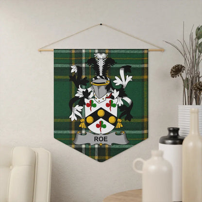 Roe Family Crest on Green Plaid Banner product