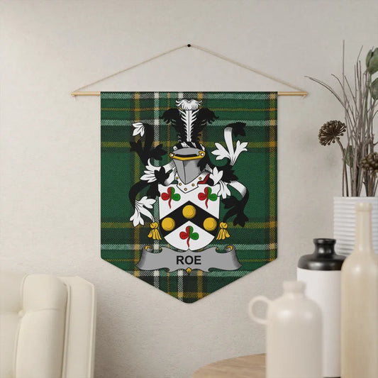 Roe Family Crest on Green Plaid Banner product