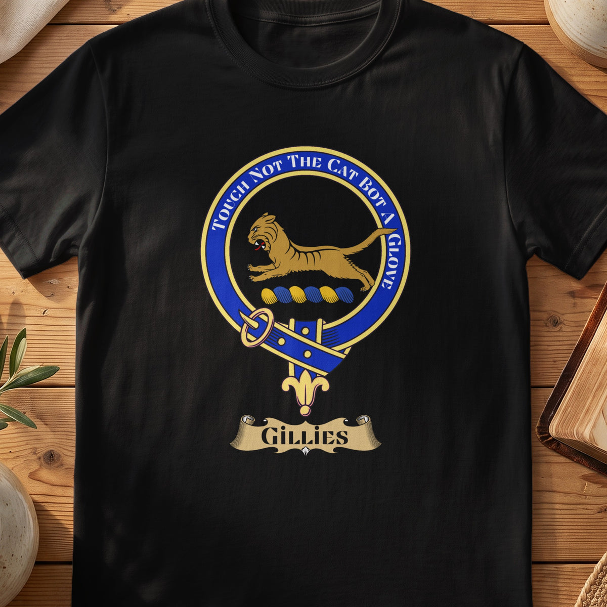 Gillies Scottish clan crest T-shirt in black