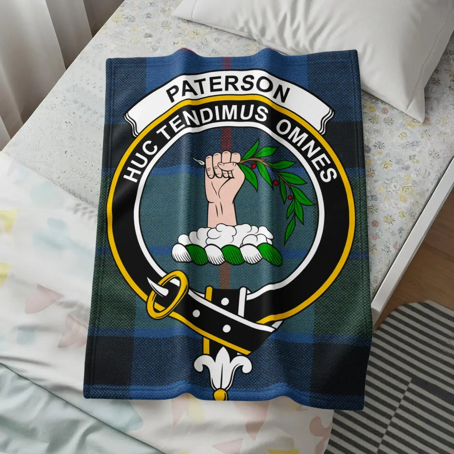 Paterson Huc Tendimus Omnes Crest blanket product