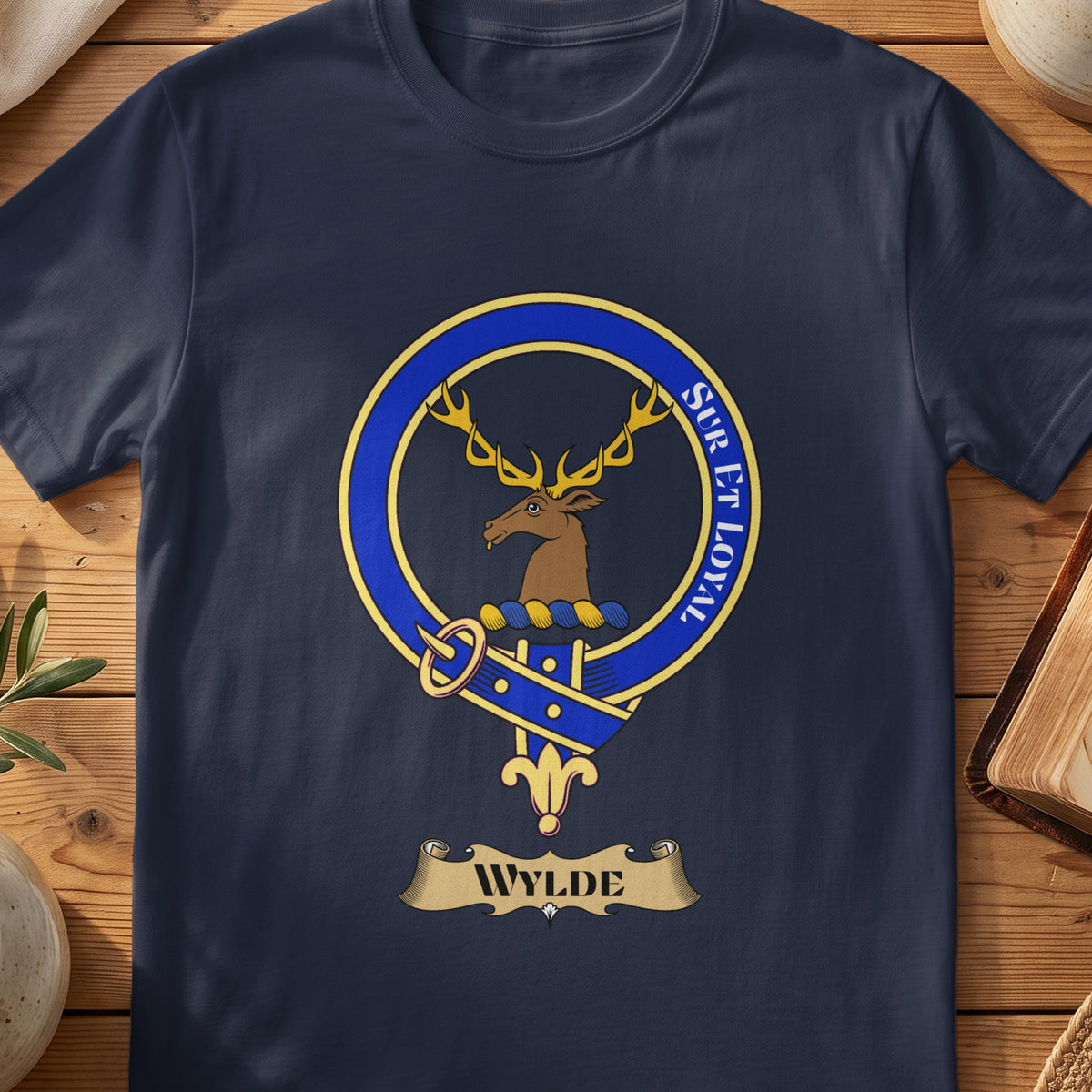 Wylde Scottish clan crest T-shirt in Navy
