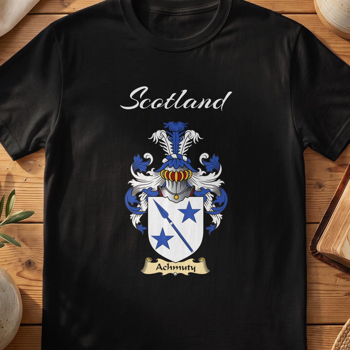 Achmuty Scottish family shield T-shirt in Black