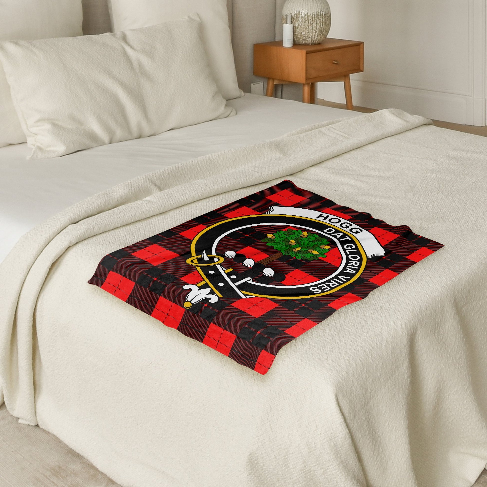 Scottish Clan Hogg Crest Tartan Blanket - Living Stone Gifts