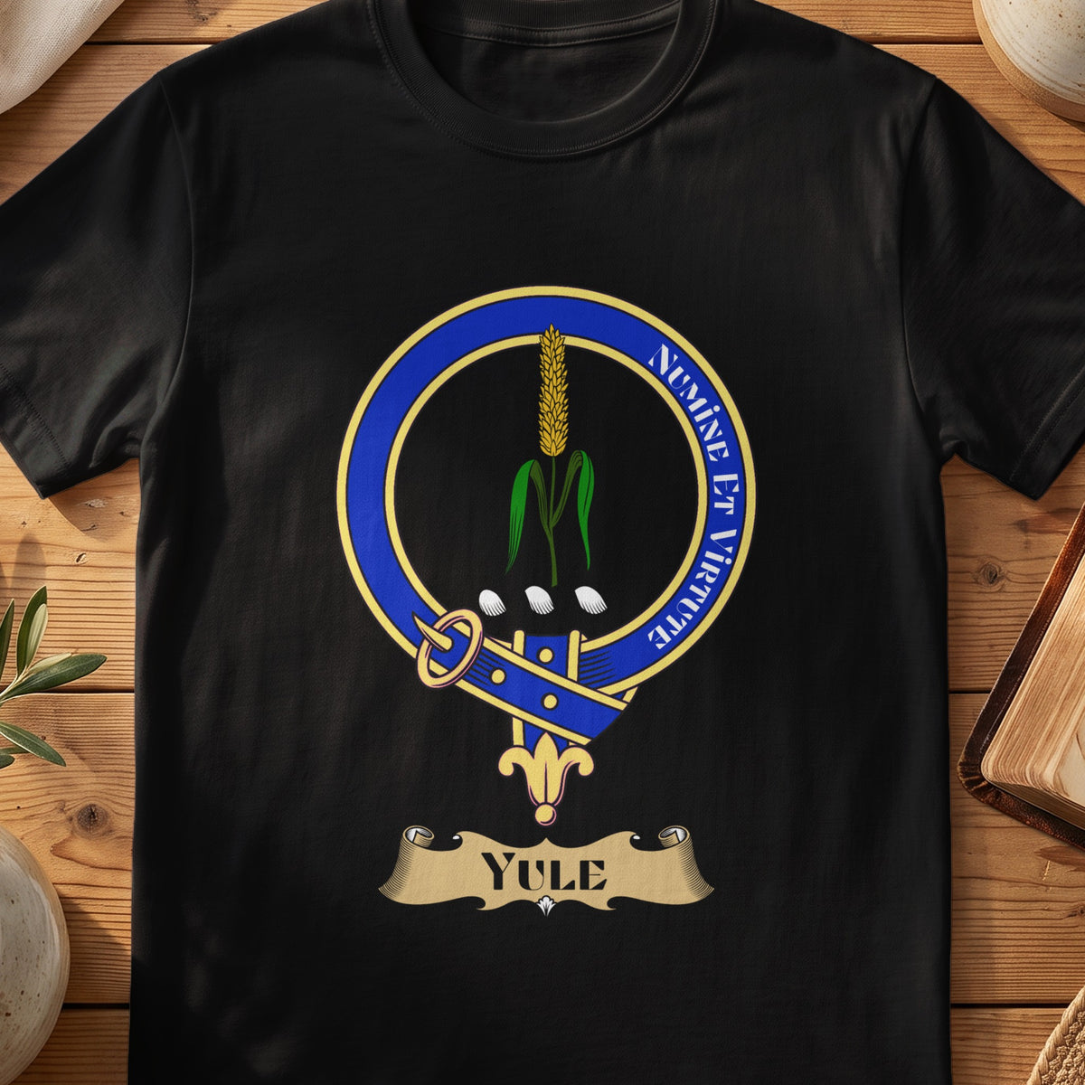 Yule Scottish clan crest T-shirt in Black