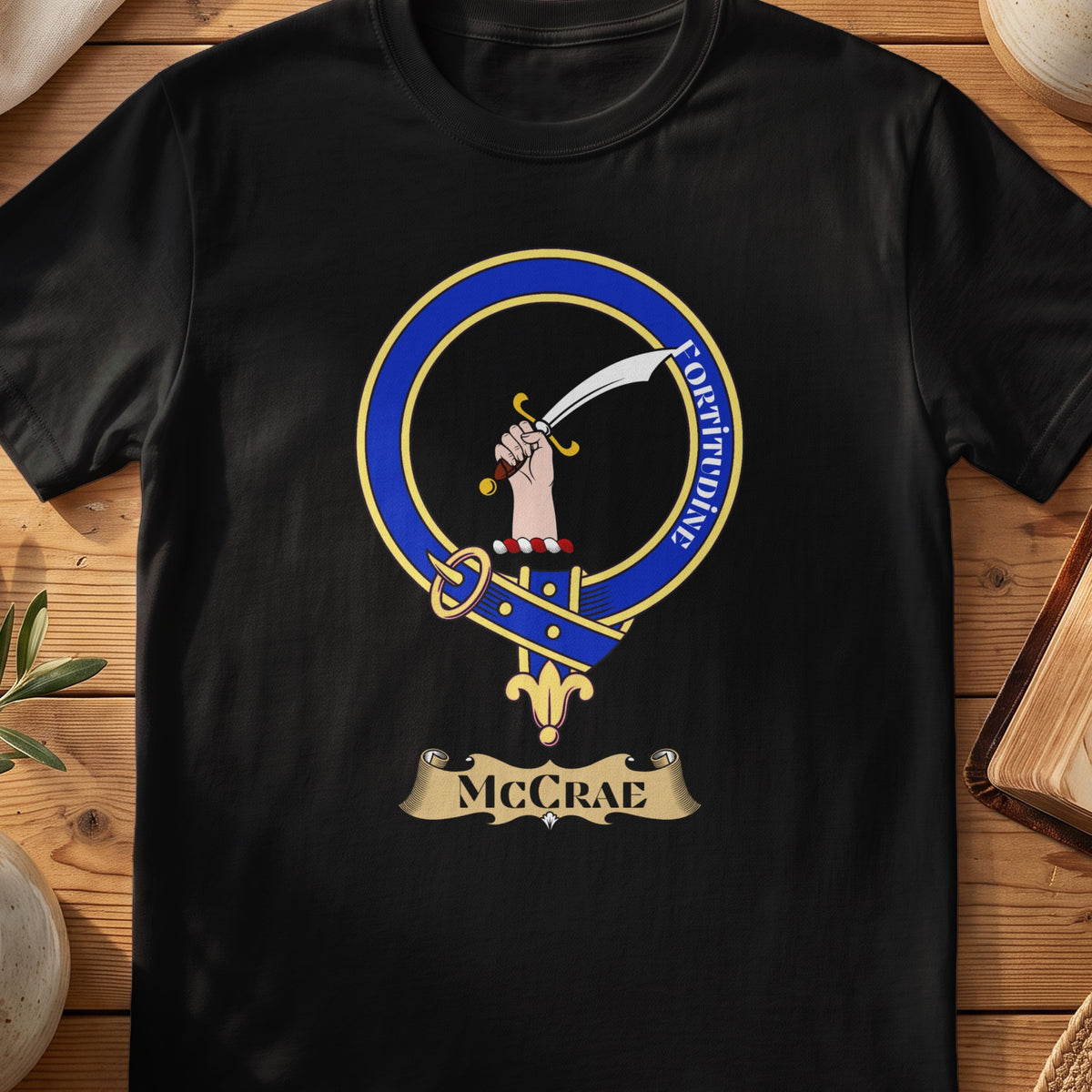McCrae Scottish clan crest T-shirt in Black