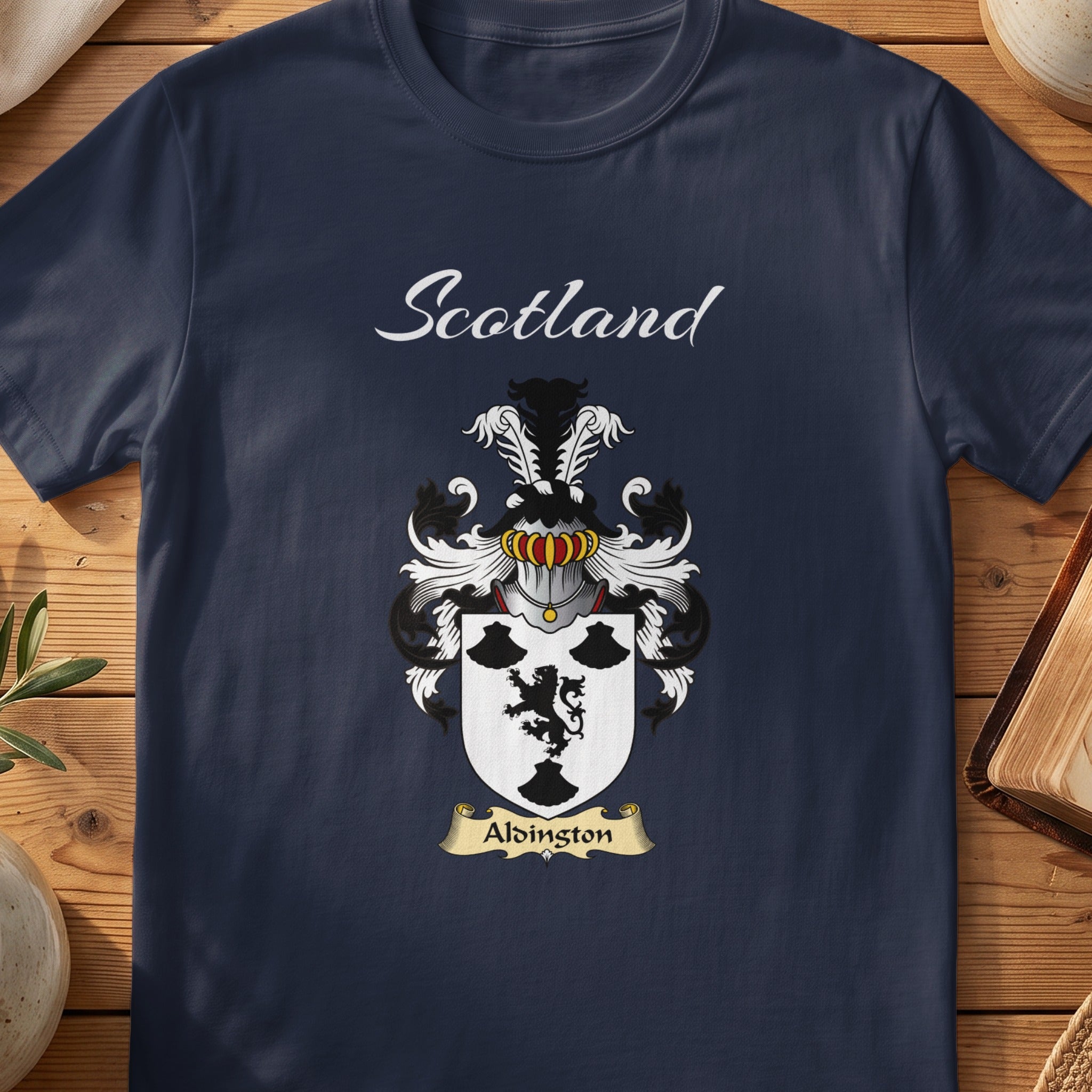 Alsington Scottish family shield T-shirt in Navy
