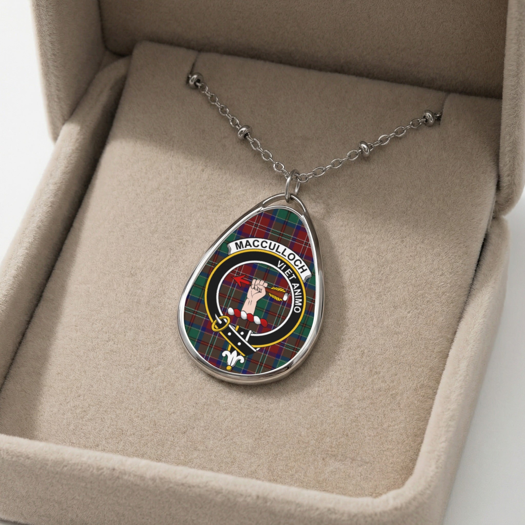 Tartan oval pendant necklace with the text "MACCULLOCH VIET ANIMO" in a crest.