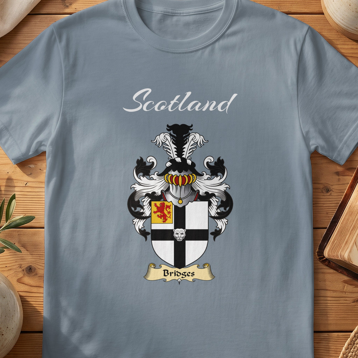 Bridges Scottish family shield T-shirt in Stone Blue
