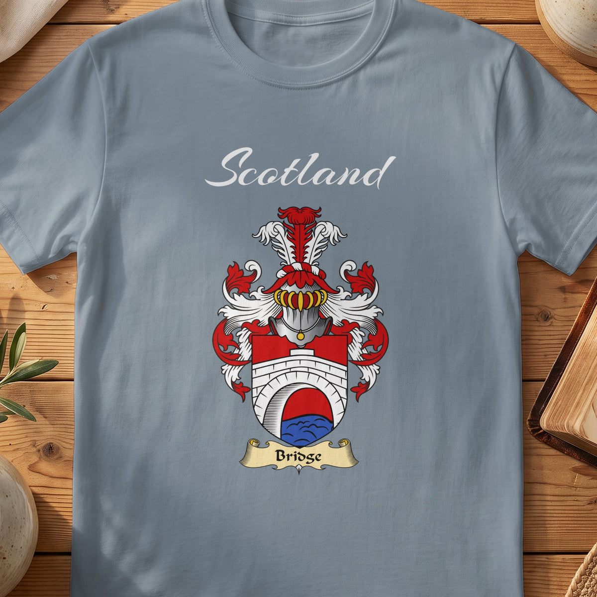 Bridge Scottish family shield T-shirt in Stone Blue