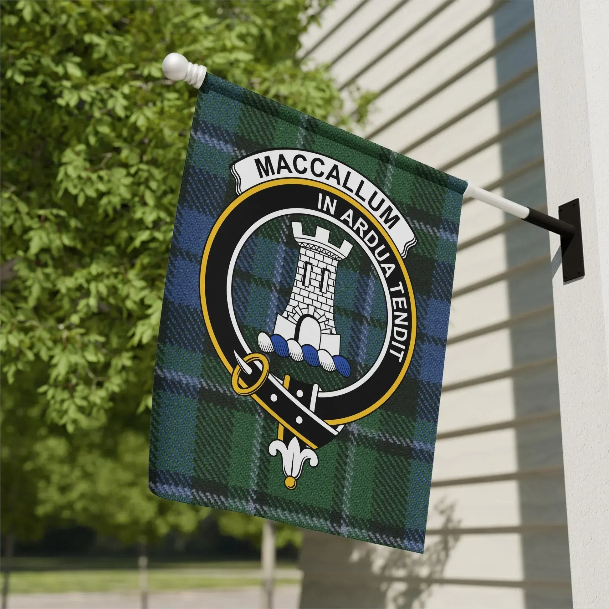 Proud MacCallum In Ardua Tendit Family Crest product type