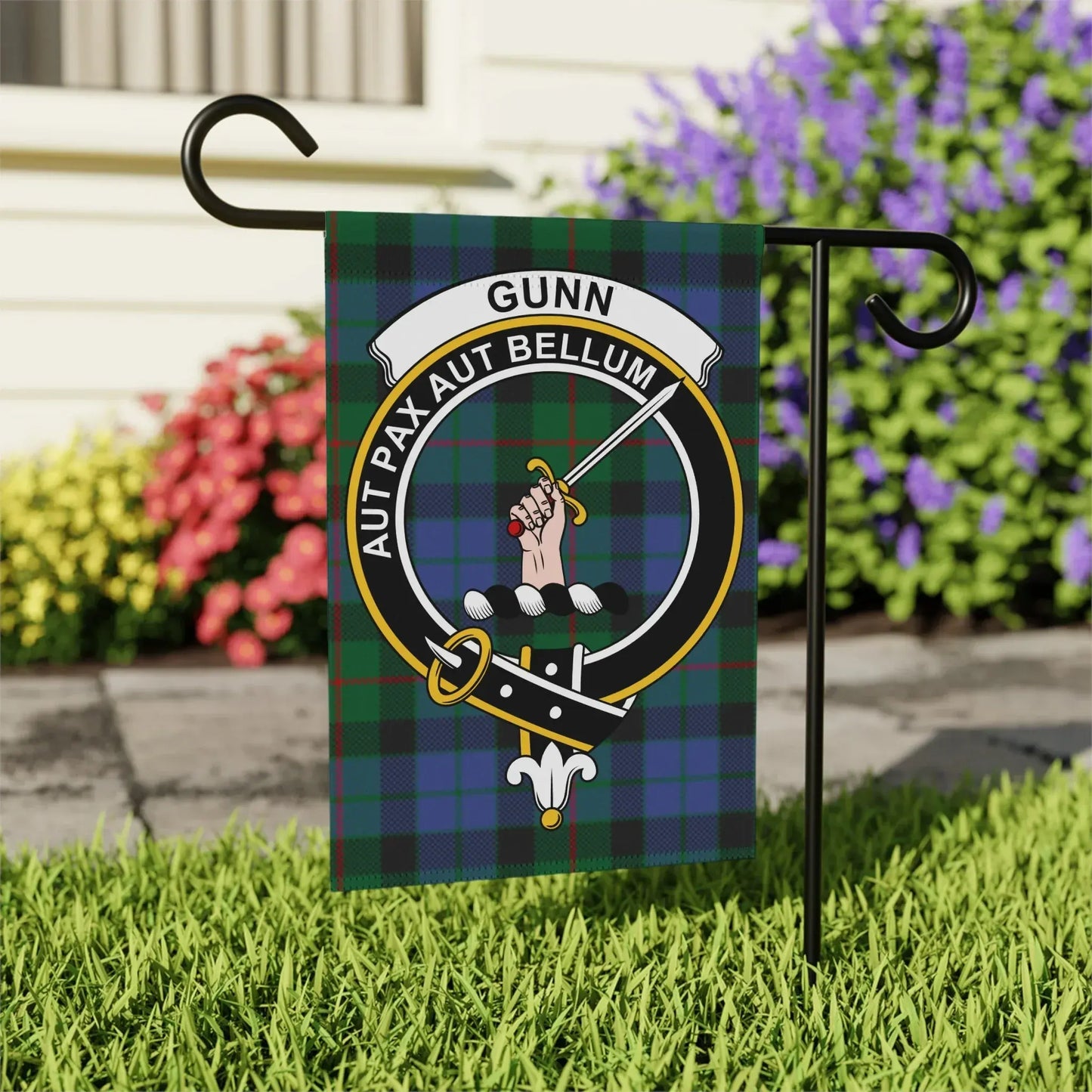 Gunn Aut Pax Aut Bellum Clan Garden Flag product