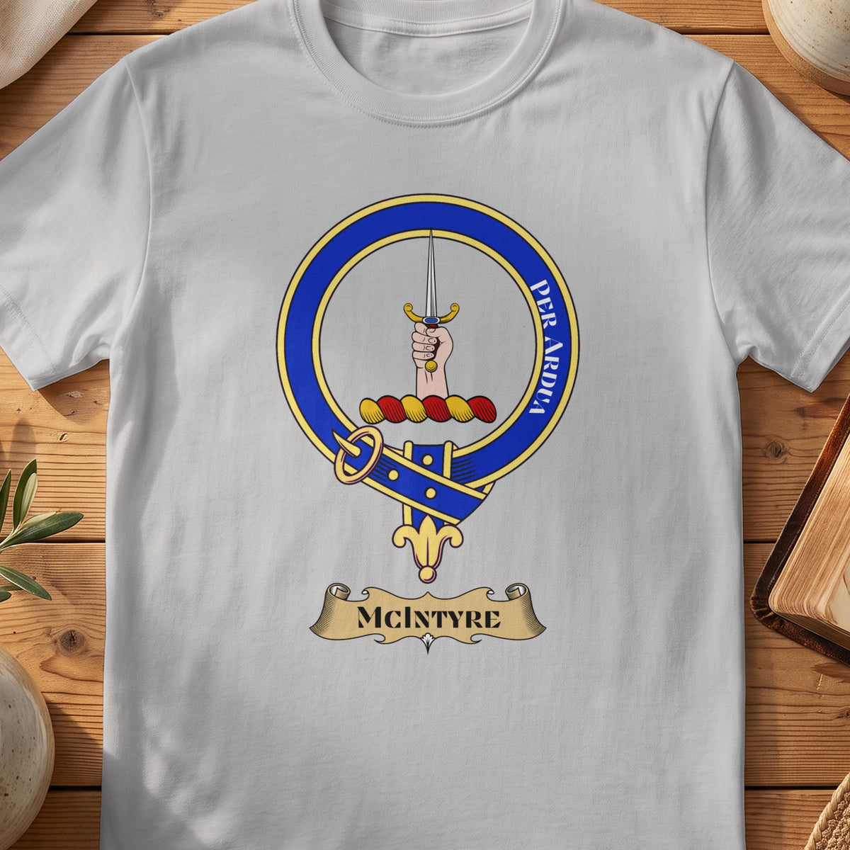 McIntyre Scottish clan crest T-shirt in Sport Grey