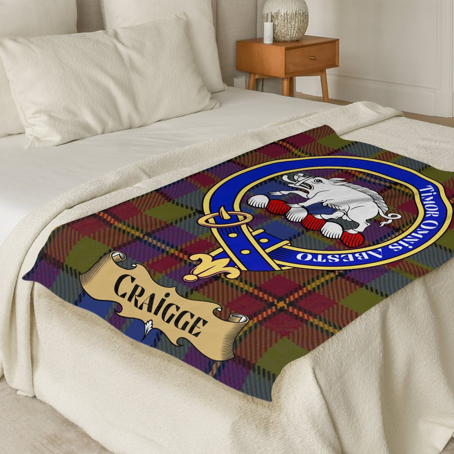 Craigge Clan Scottish Tartan Crest Throw Blanket - Living Stone Gifts