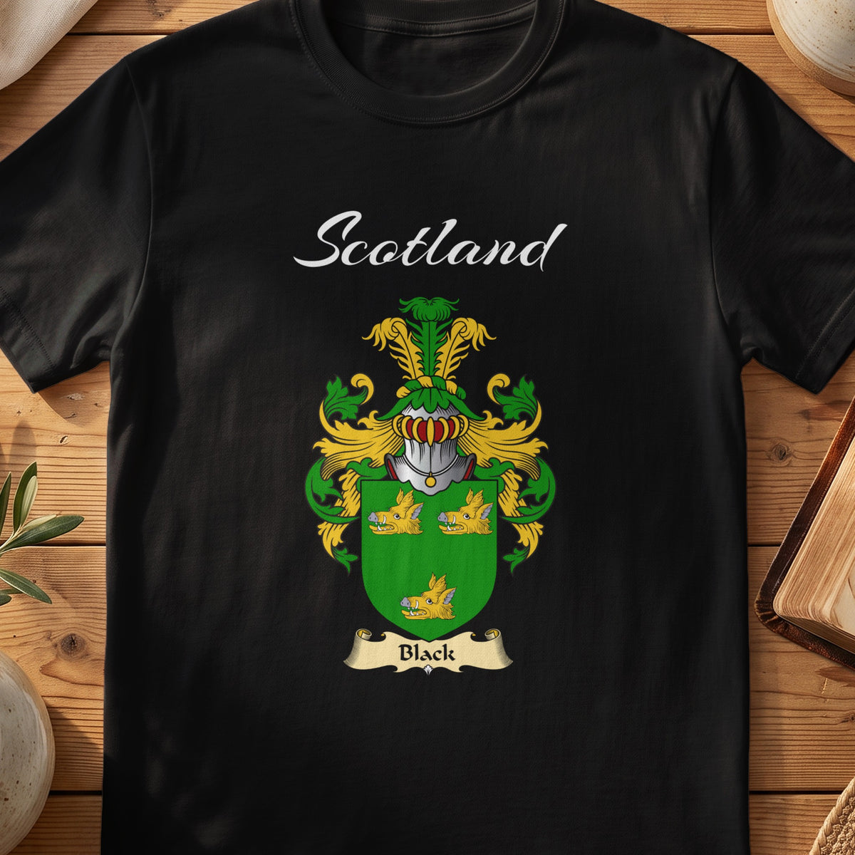 Black Scottish family shield T-shirt in Black