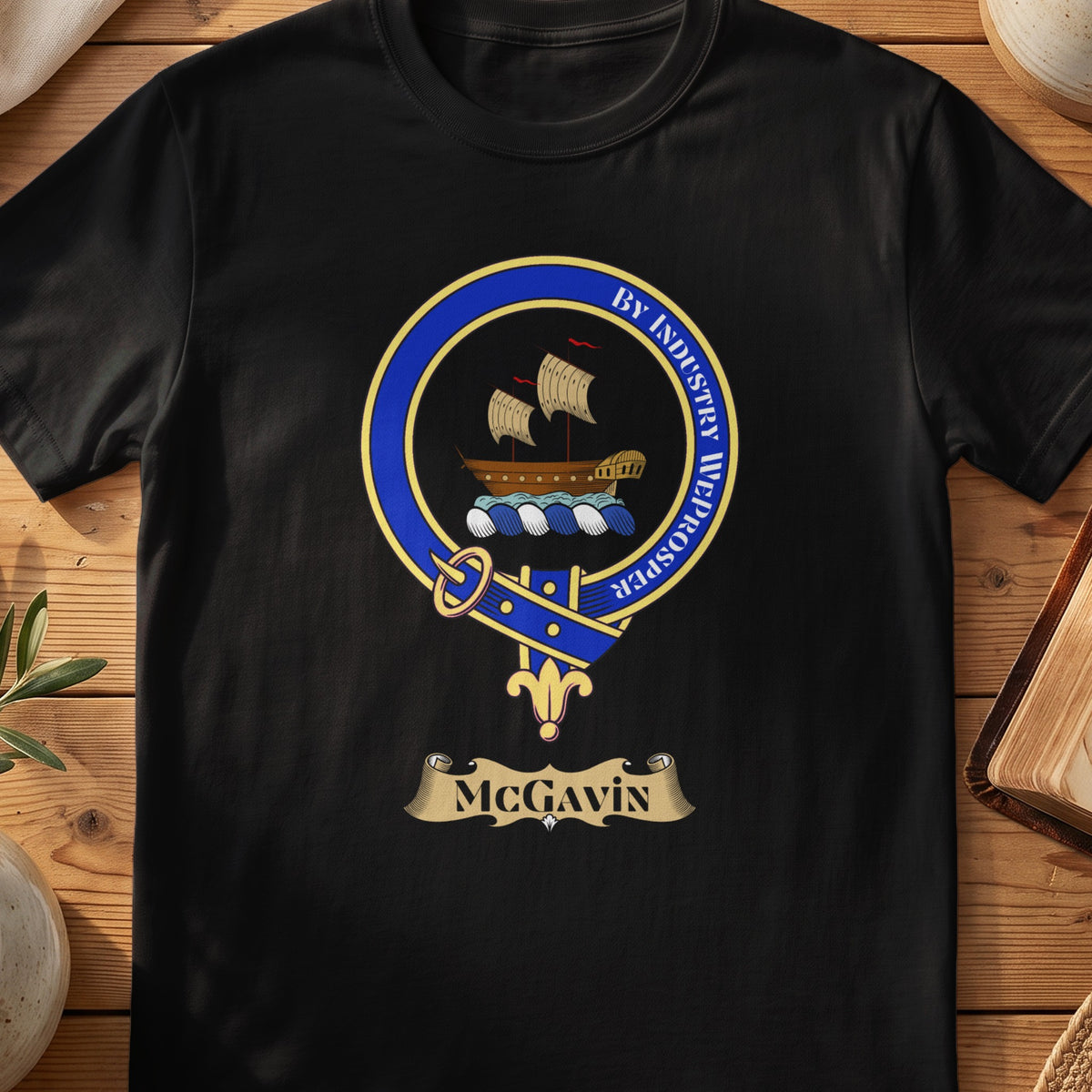 McGavin Scottish clan crest T-shirt in black