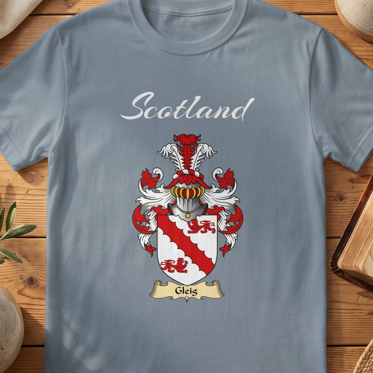 Gleis Scottish family shield T-shirt in Stone Blue