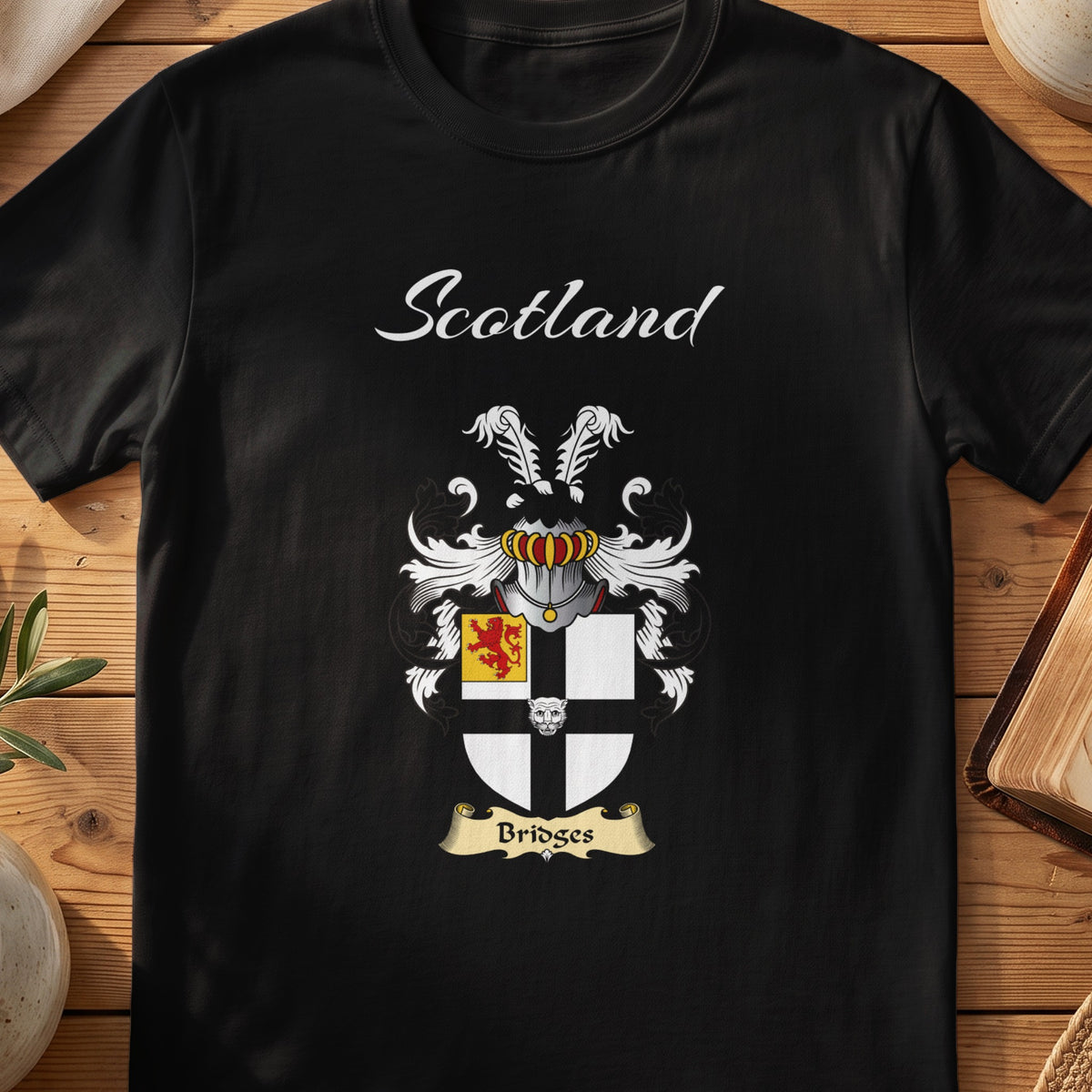 Bridges Scottish family shield T-shirt in Black