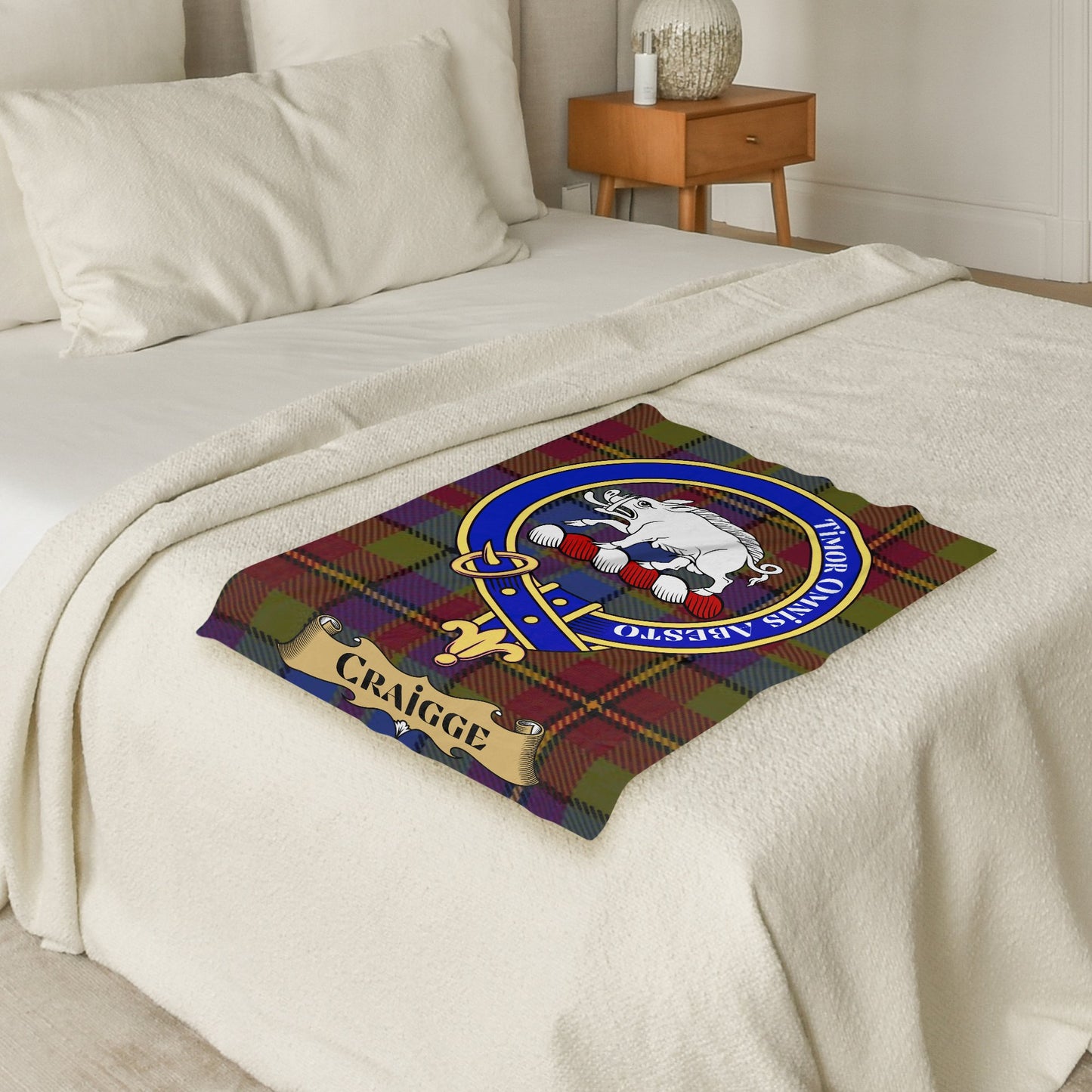 Craigge Clan Scottish Tartan Crest Throw Blanket - Living Stone Gifts