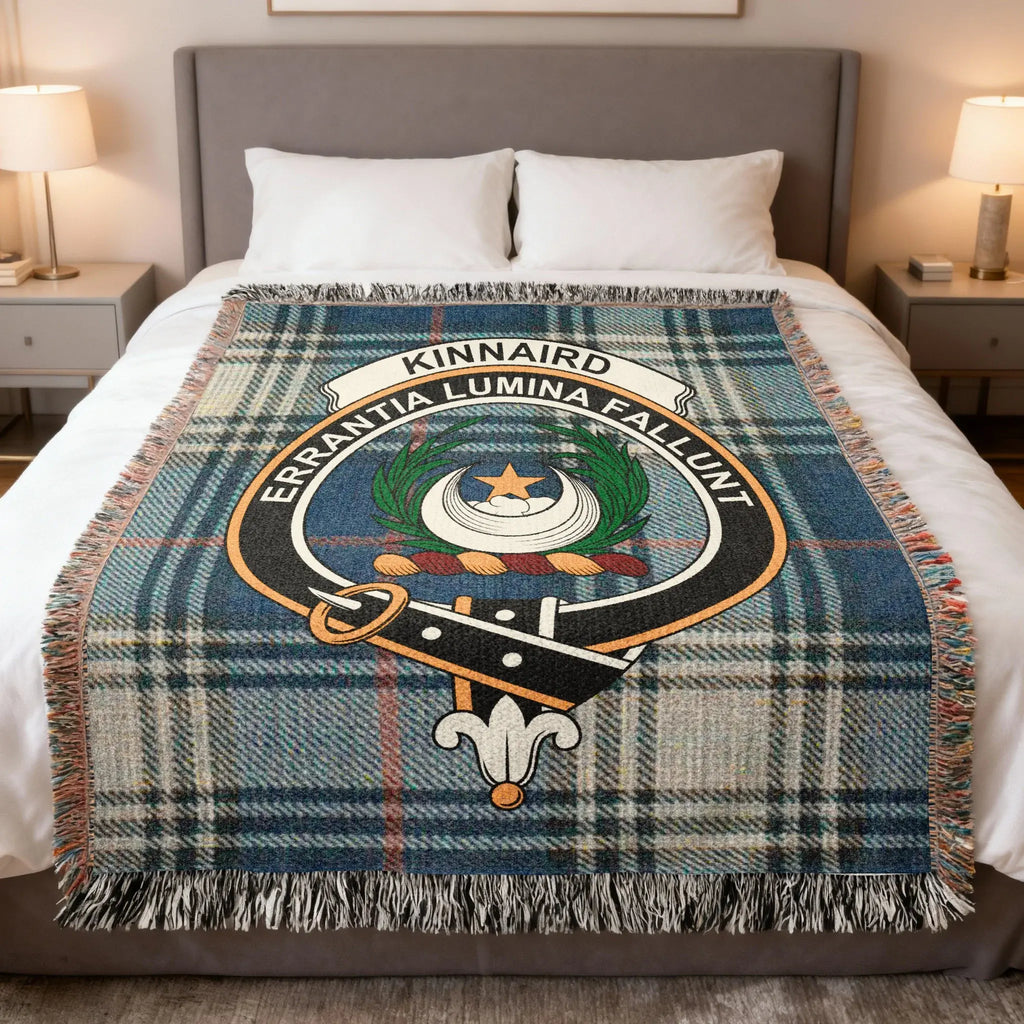 Clan Kinnaird woven tartan blanket — cotton weave with fringe edging and Errantia Lumina Fallunt crest, 52x37 inch