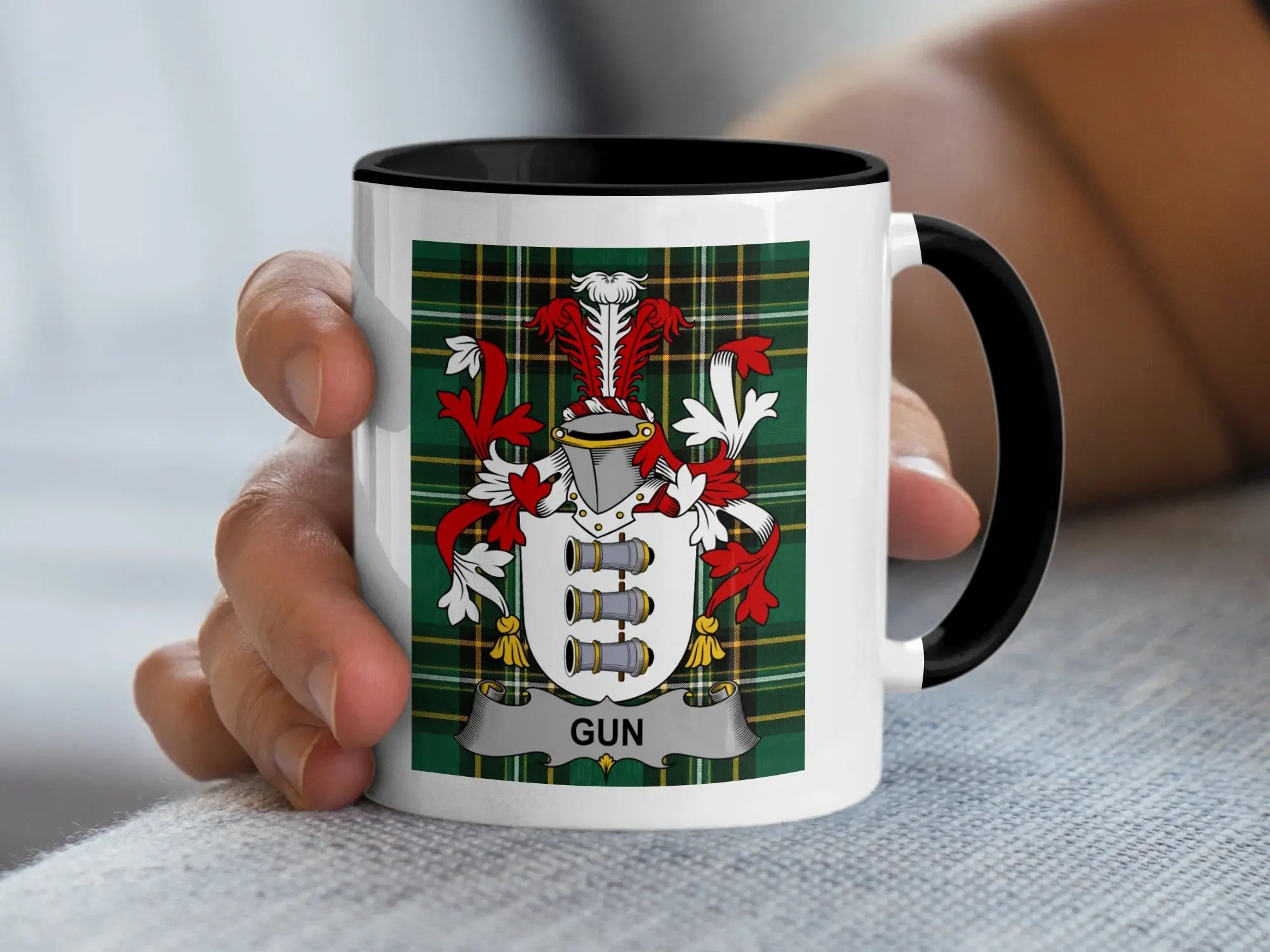 Mug with a tartan pattern and the surname "GUN" on a coat of arms.