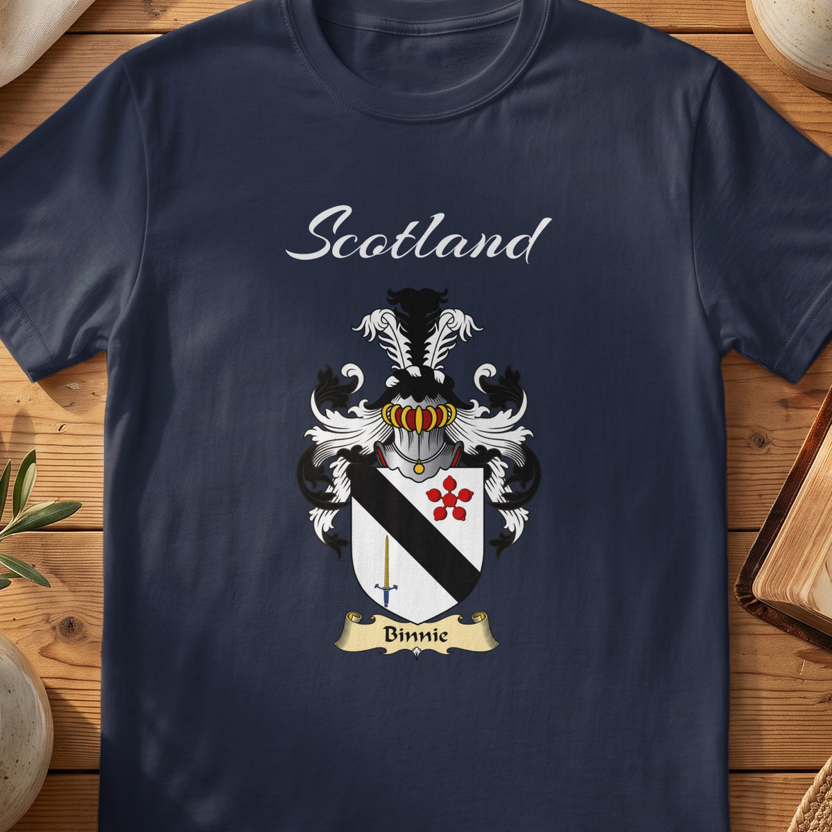 Binnie Scottish family shield T-shirt in Navy