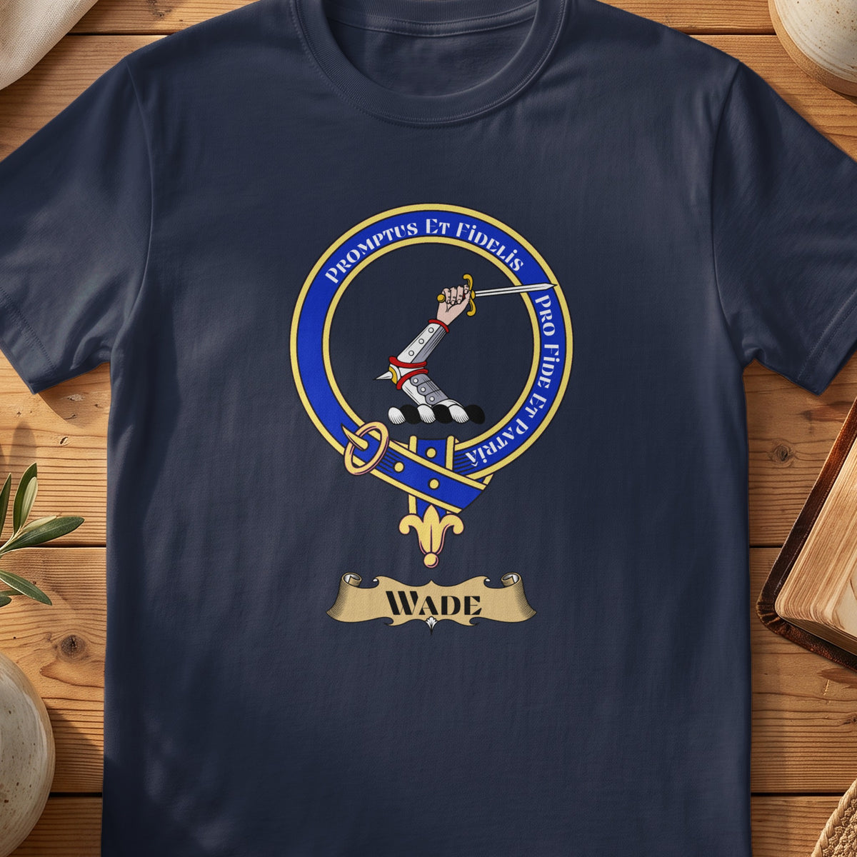 Wade Scottish clan crest T-shirt in Navy