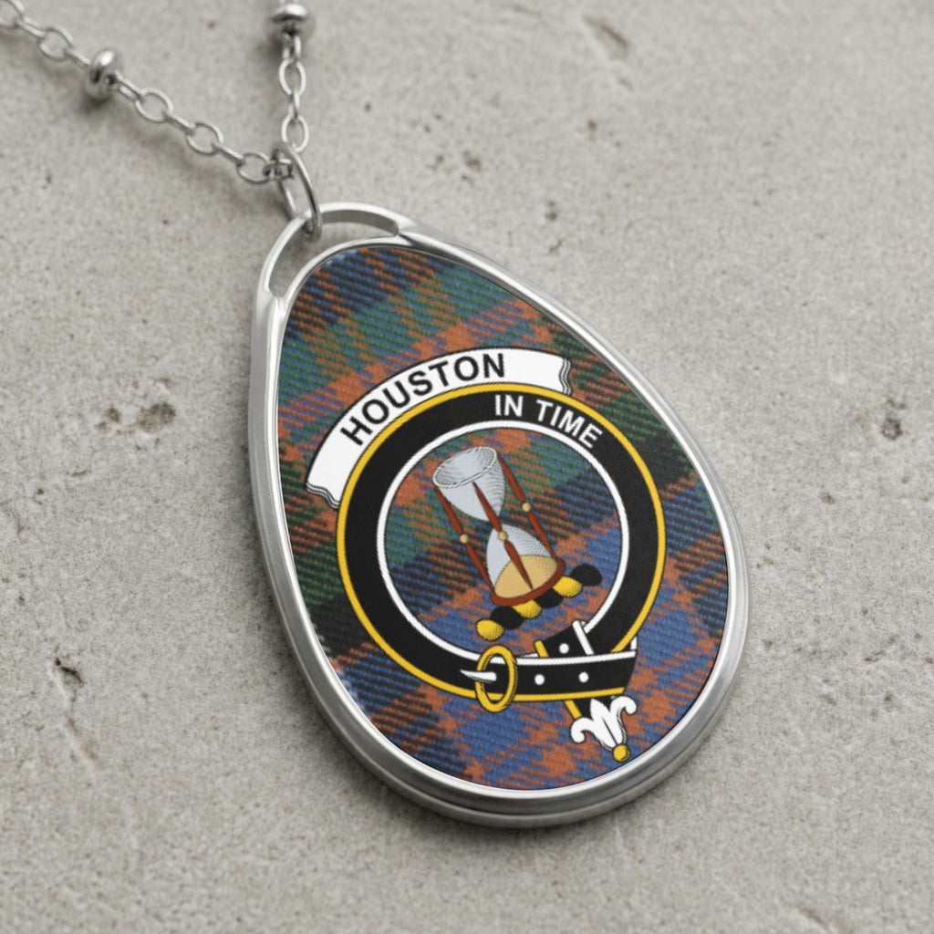 Houston clan Scottish tartan necklace with clan crest and In Time motto on tartan background