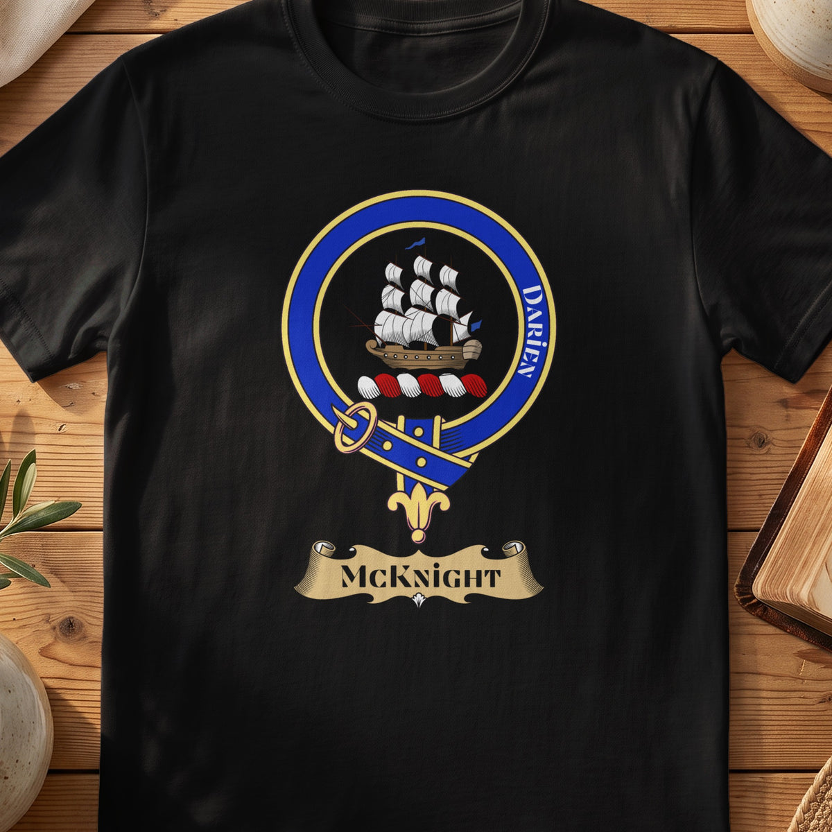 McKnight Scottish clan crest T-shirt in black