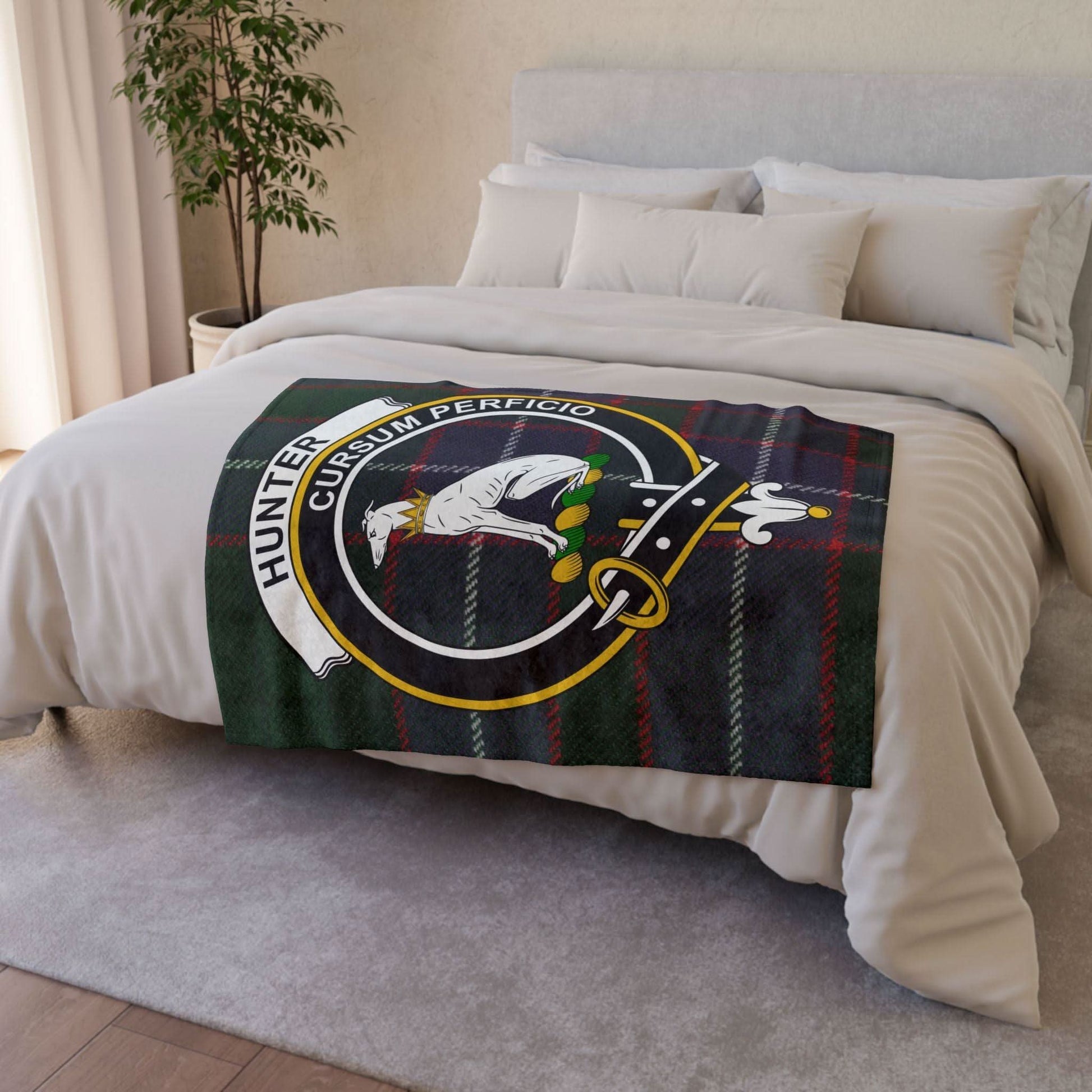 Hunter Clan Tartan Blanket – Scottish Crest Throw, Soft & Cozy - Celtic Ancestry Gifts