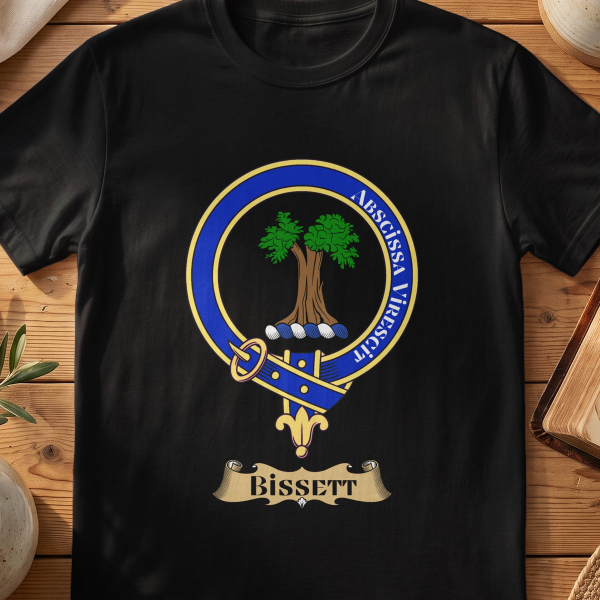 Bissett Scottish clan crest T-shirt in Black