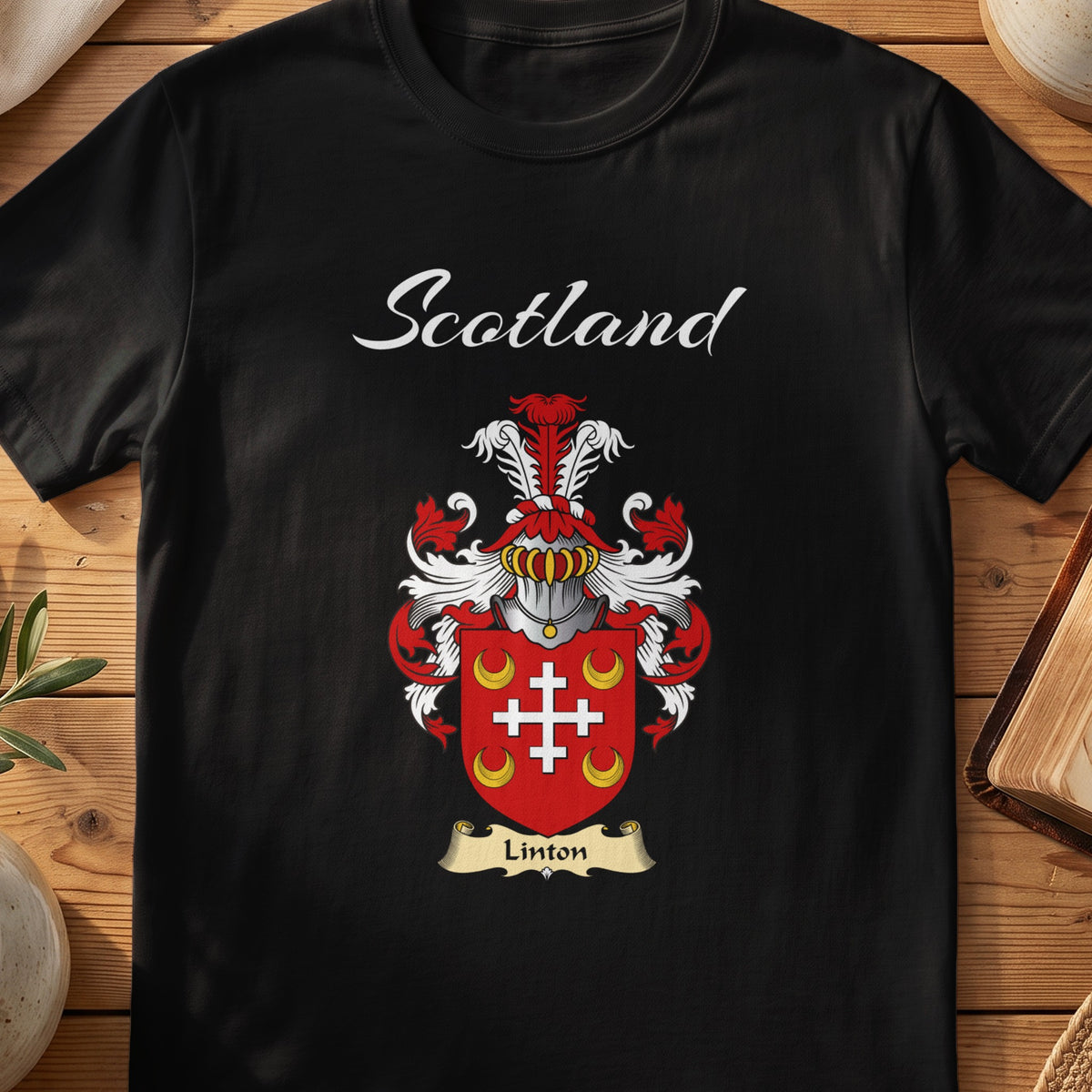 Linton Scottish family shield T-shirt in Black