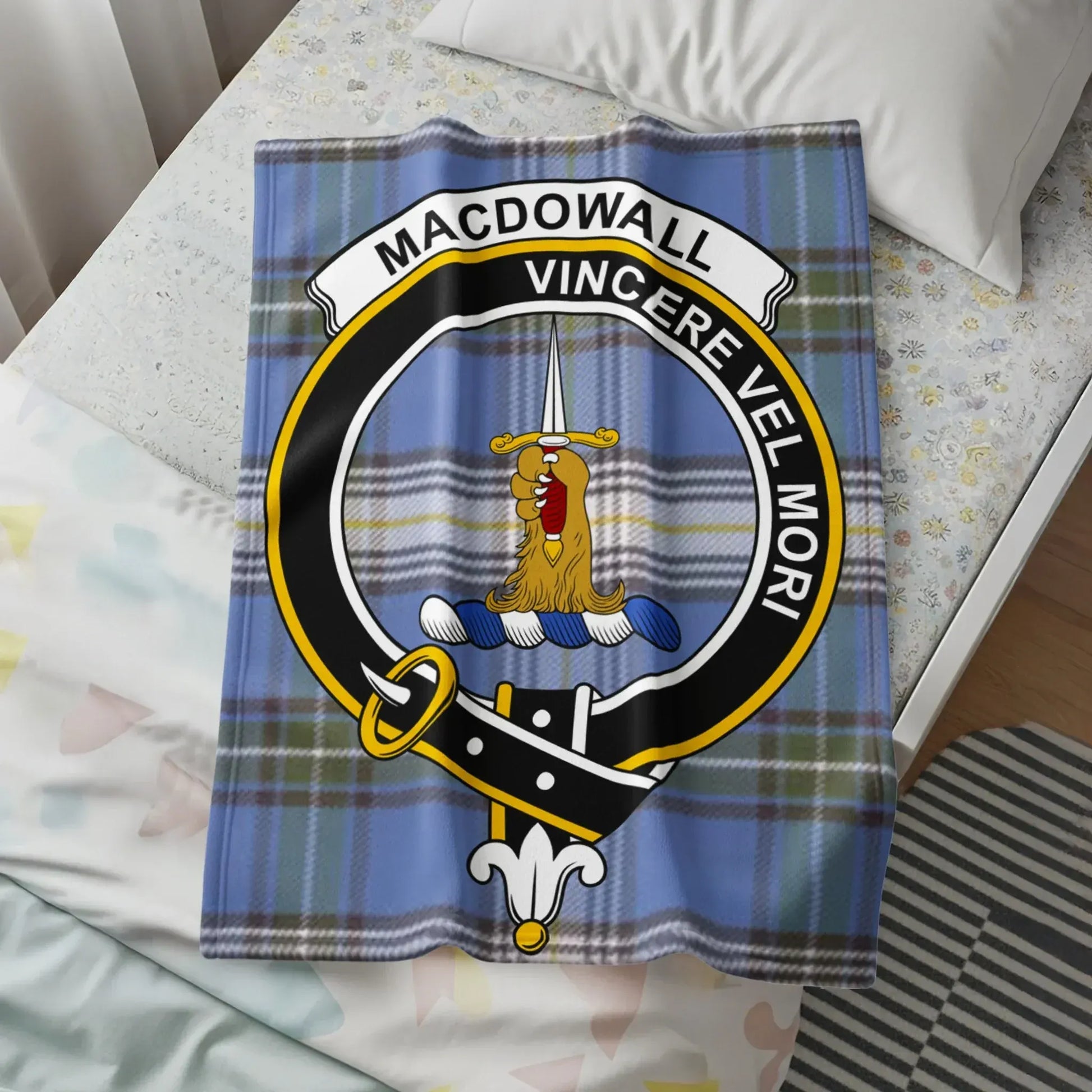 Macdowall Vincere Vel Mori Design Print Blanket product