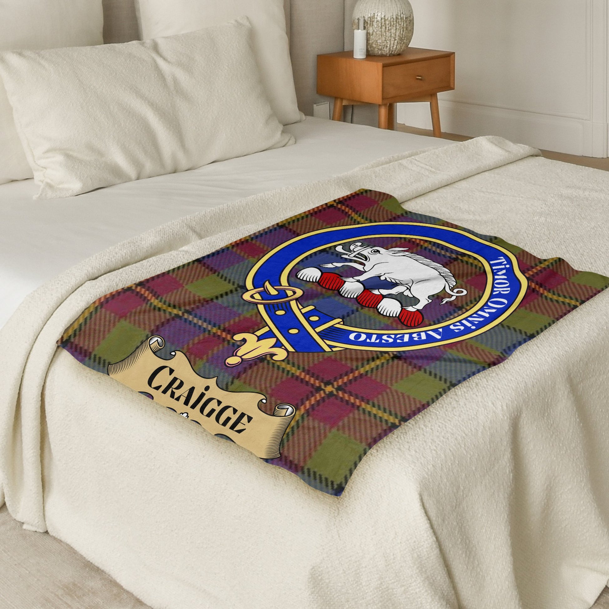 Craigge Clan Scottish Tartan Crest Throw Blanket - Living Stone Gifts